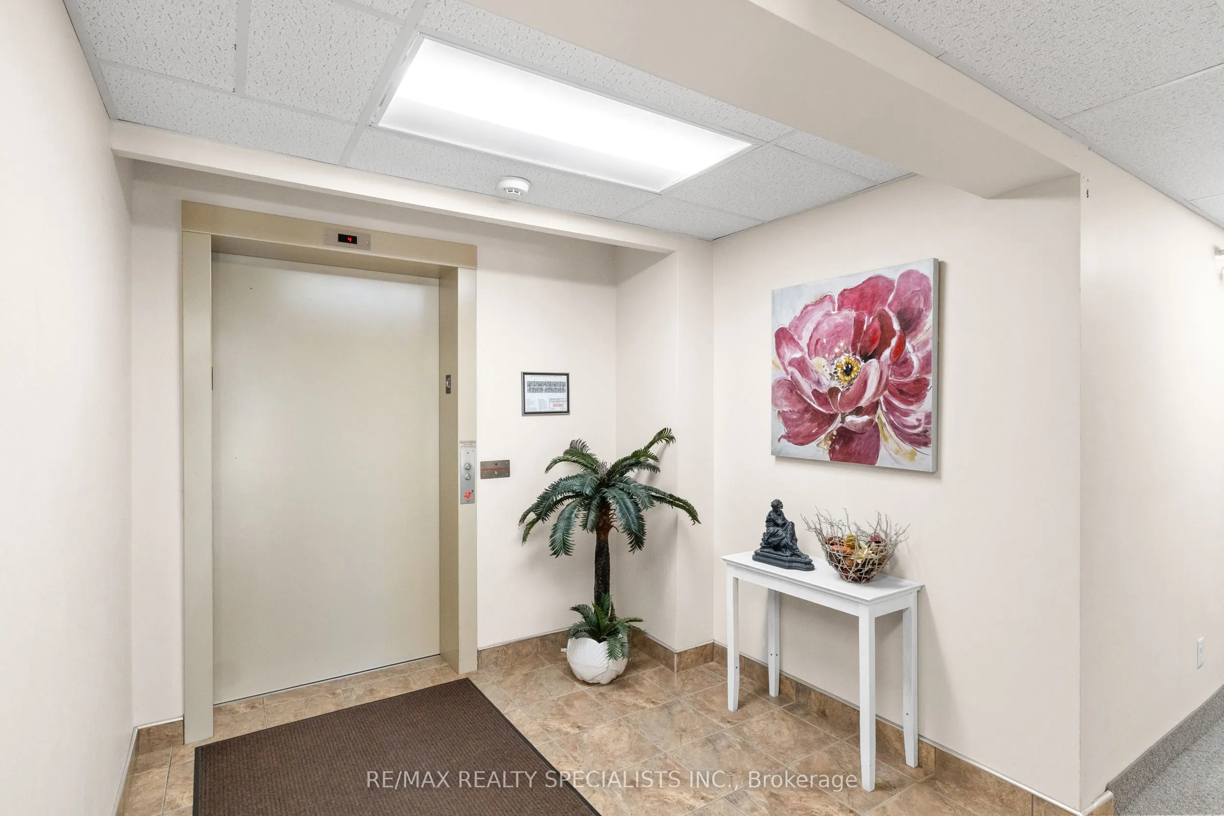 505 Margaret Street, #412