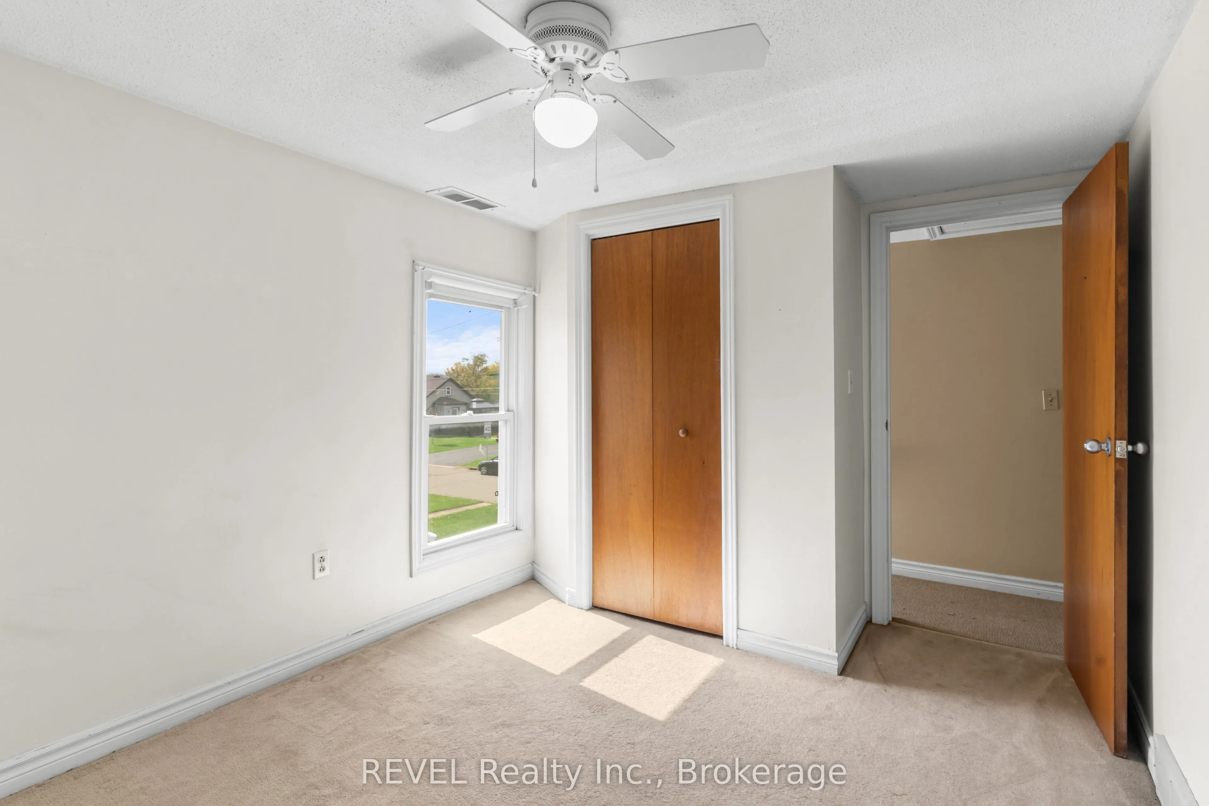 32 Bay Avenue