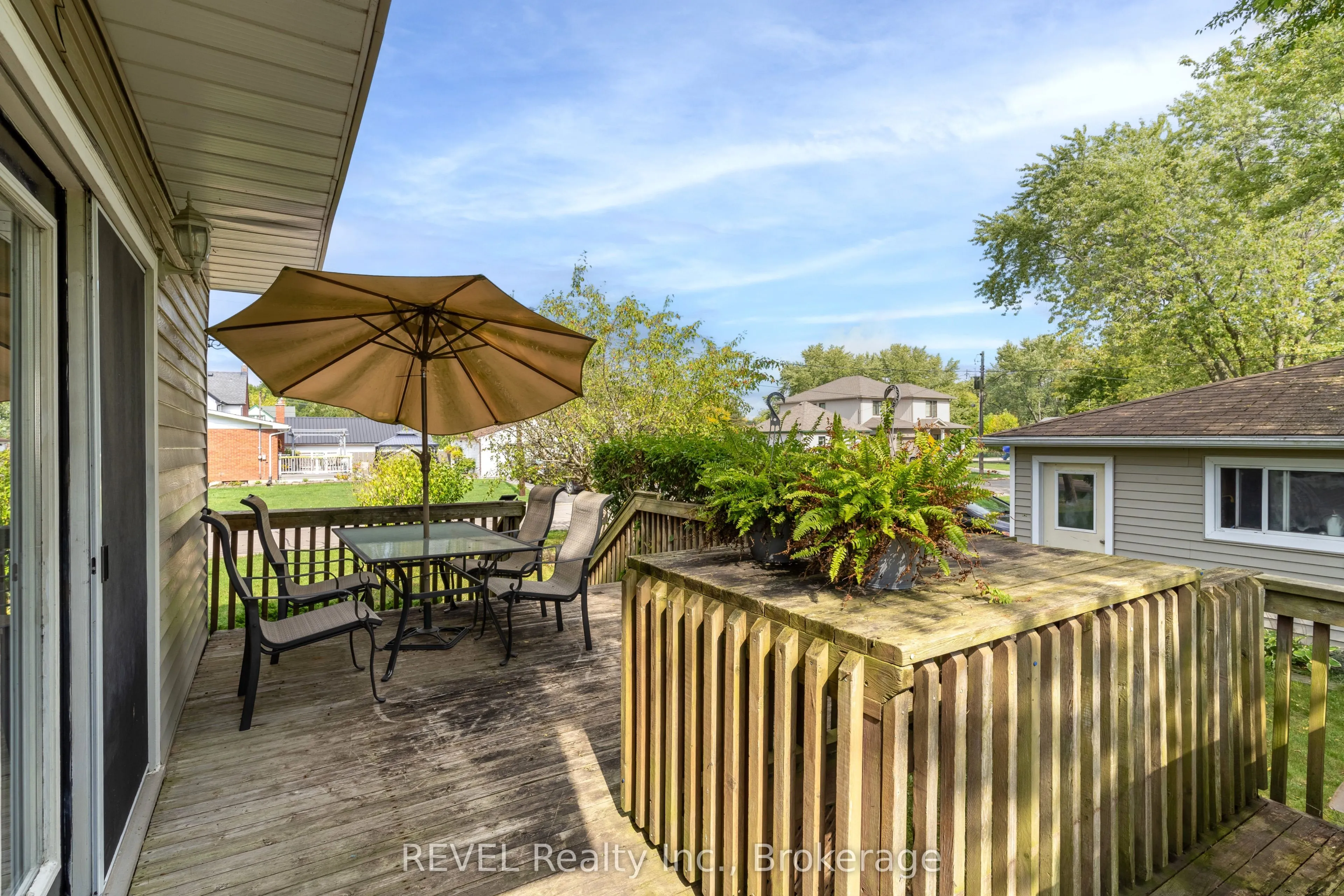 32 Bay Avenue