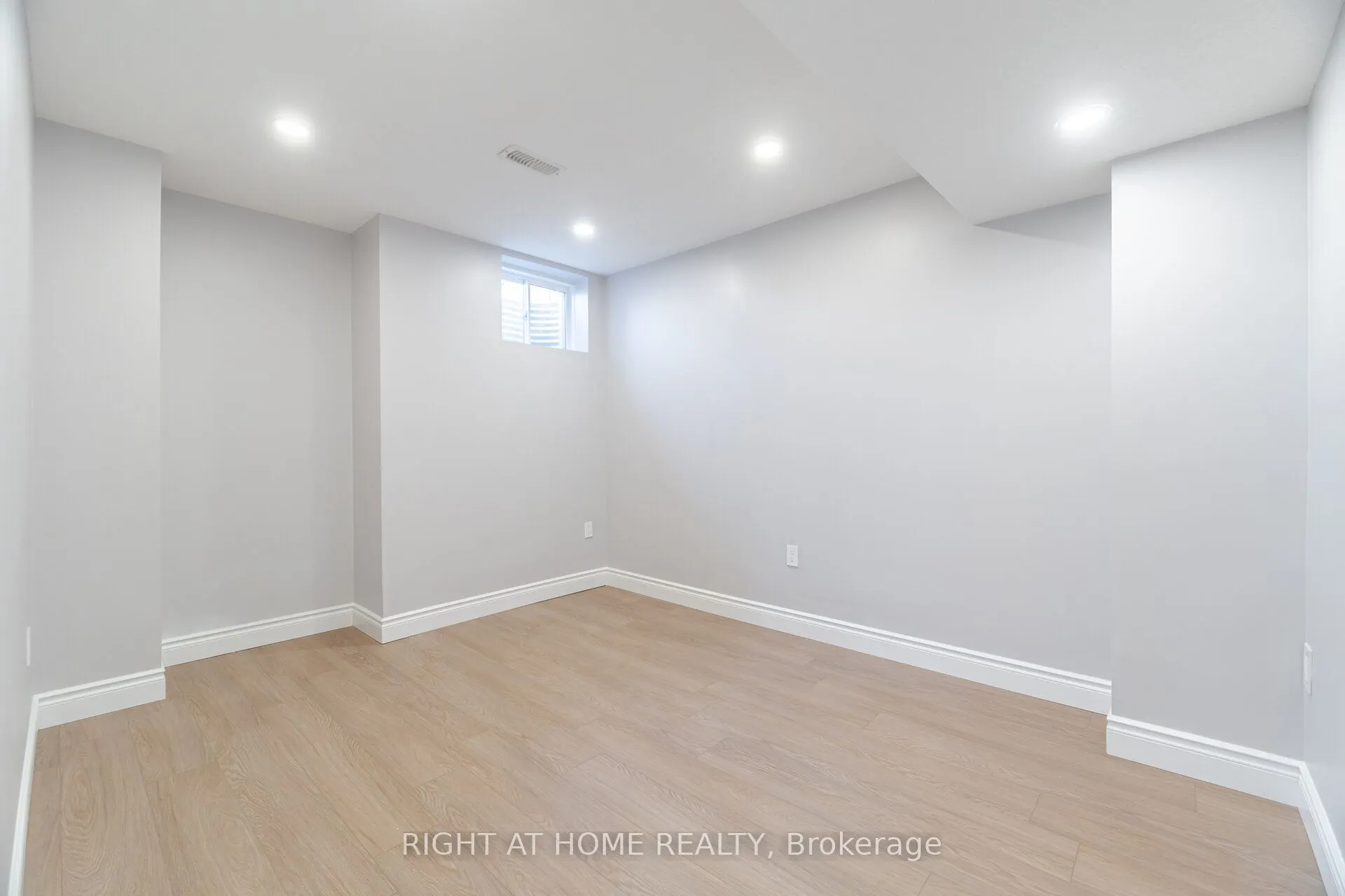 28 Pickett Place