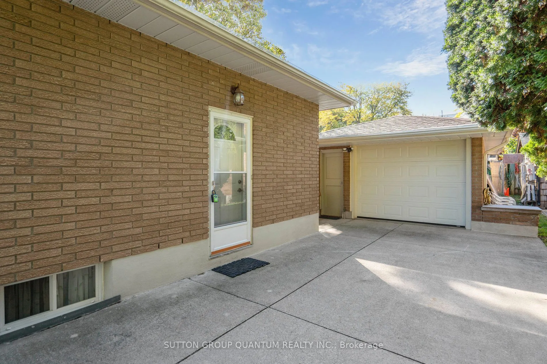8 BERMUDA Drive