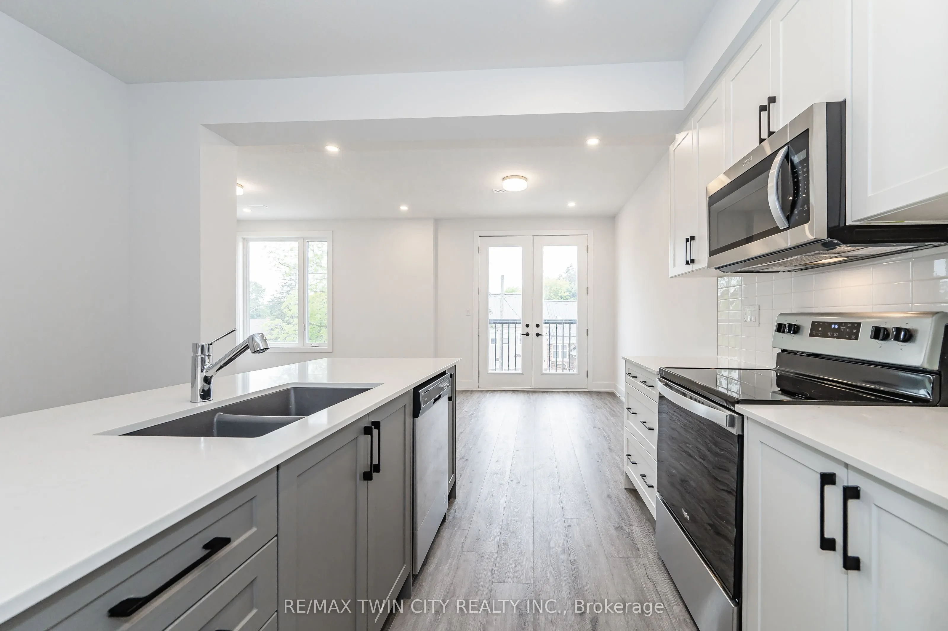 99 Roger Street, #8
