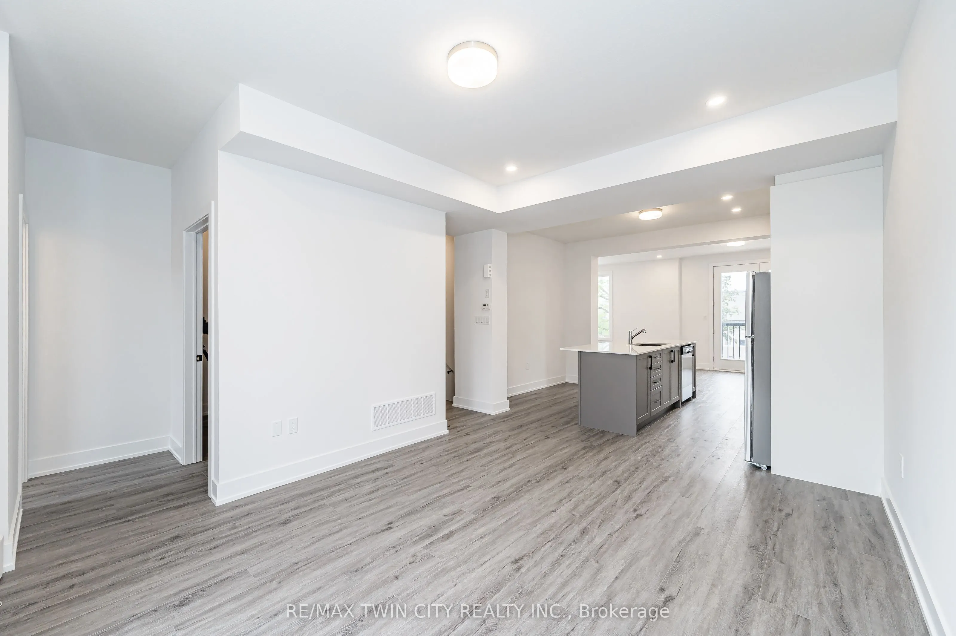 99 Roger Street, #8