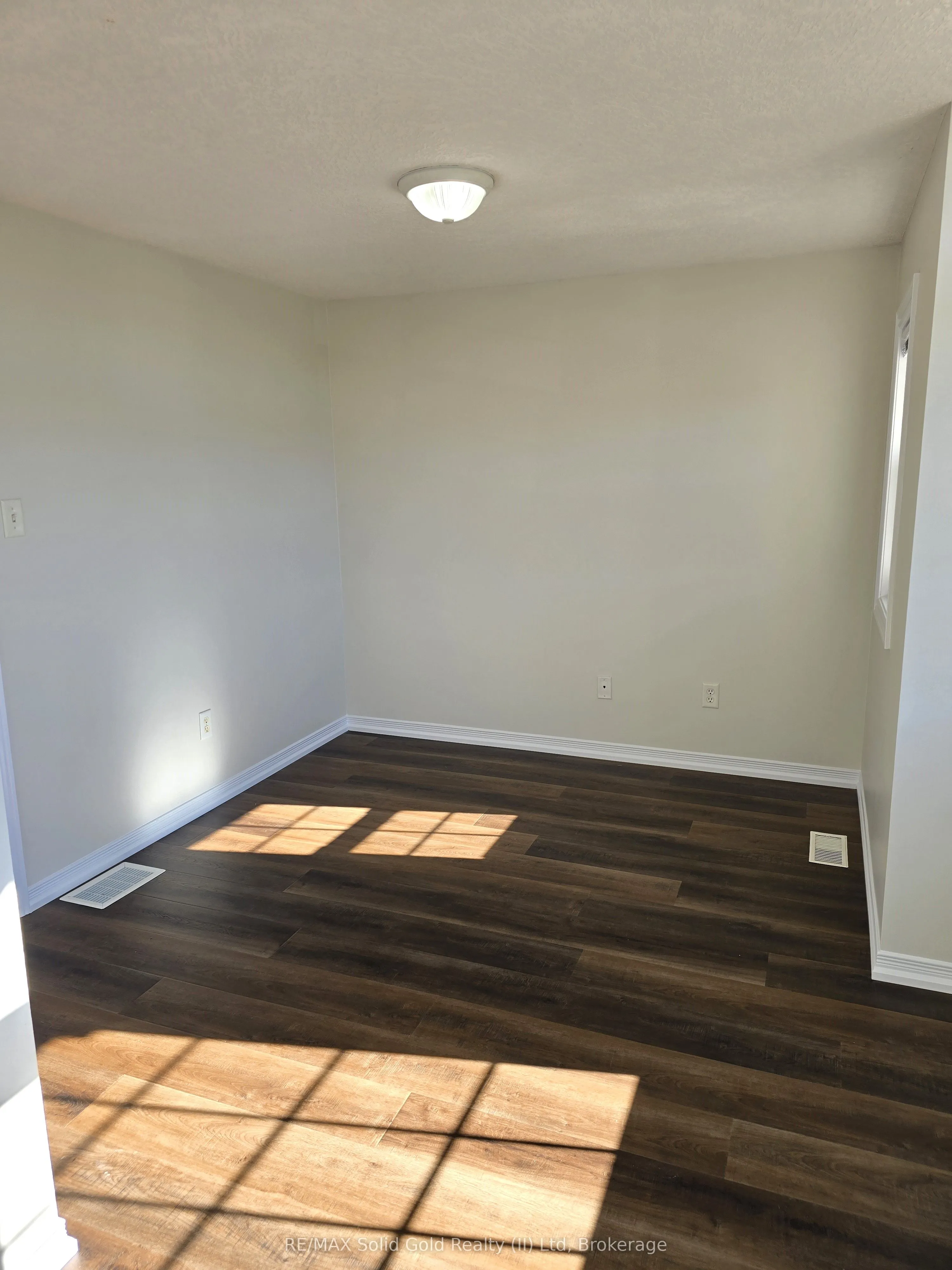 70 Dahlia Street