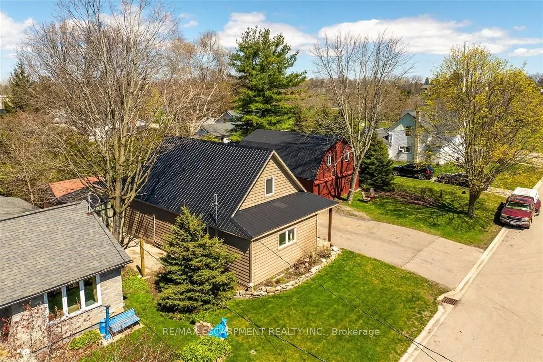 109 Mcnab Street E
