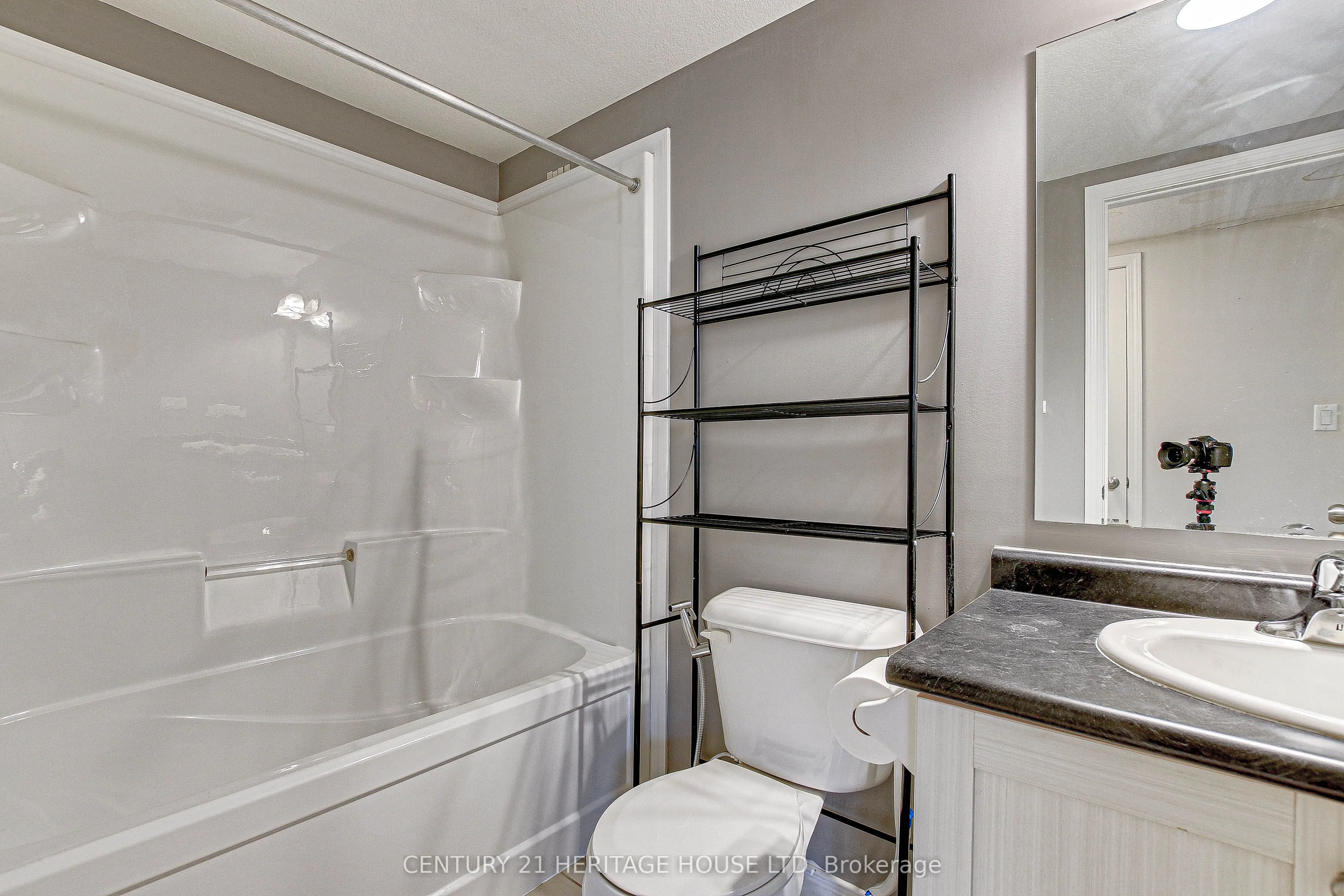 3200 Singleton Avenue, #26