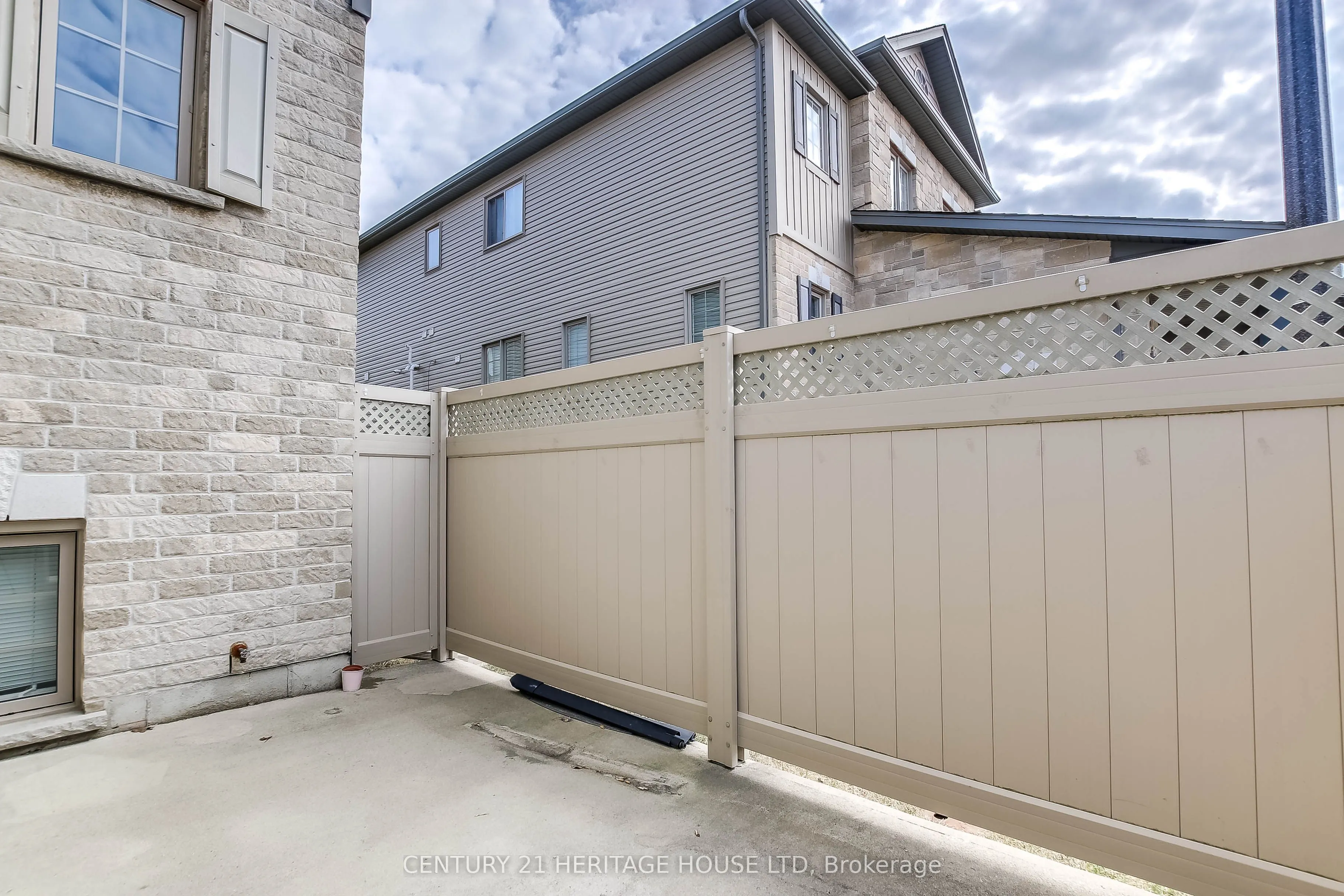 3200 Singleton Avenue, #26