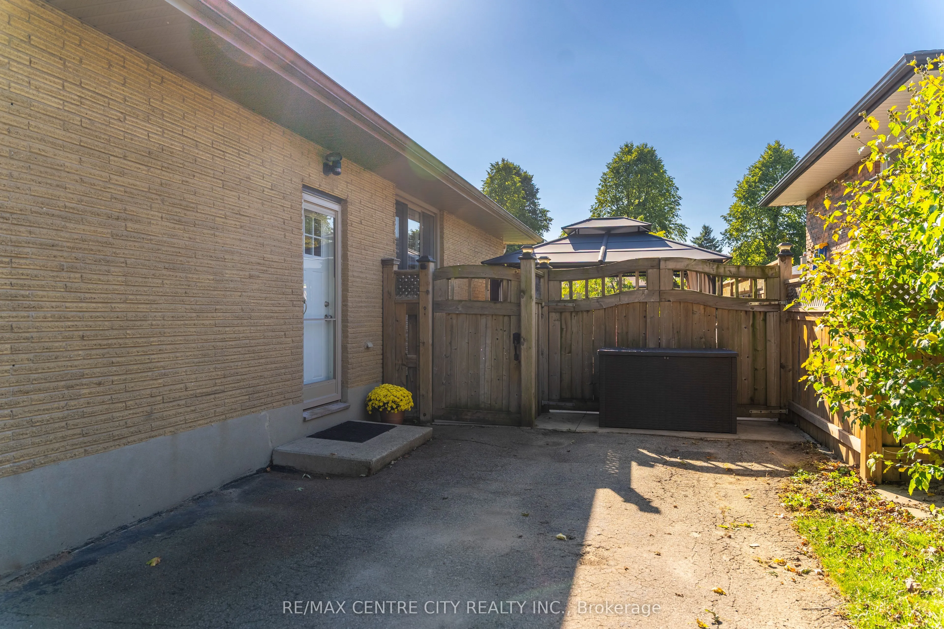 15 Frobisher Crescent