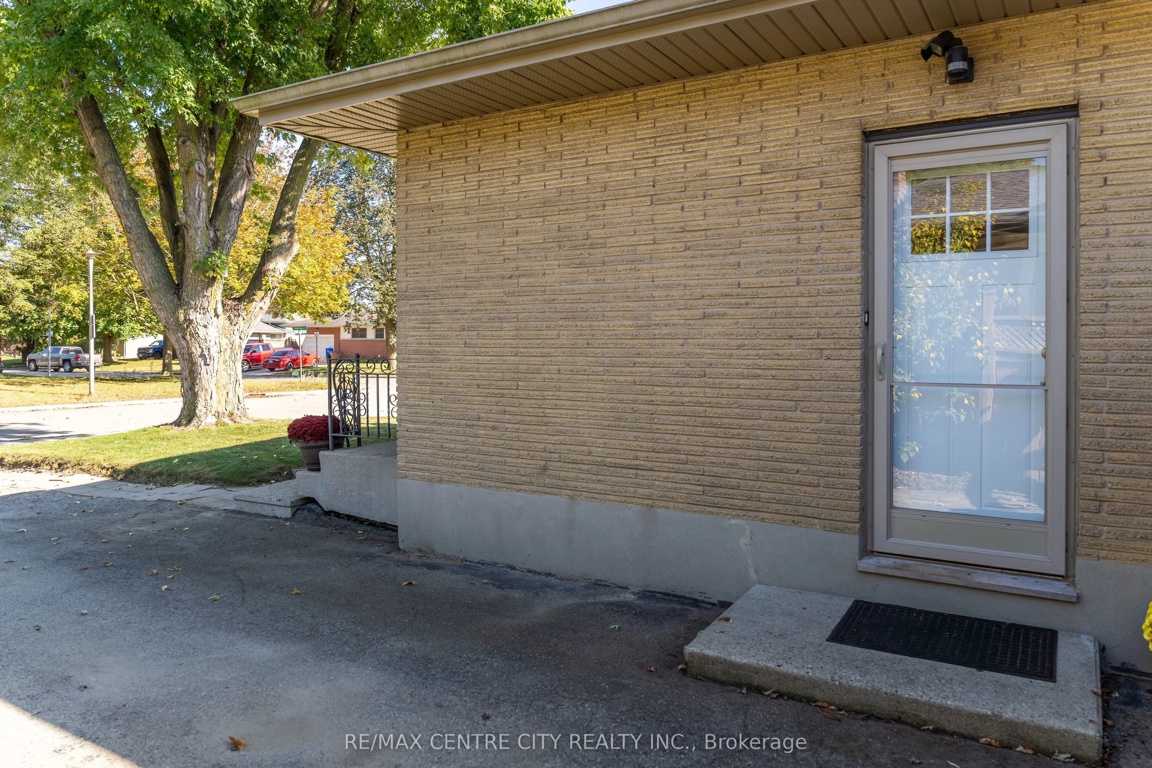 15 Frobisher Crescent