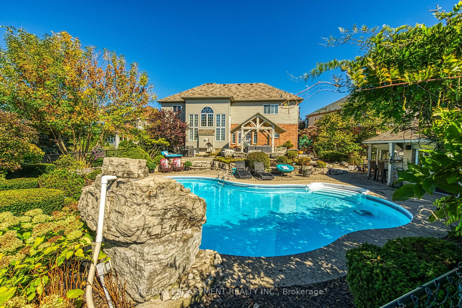 8 Blackburn Court