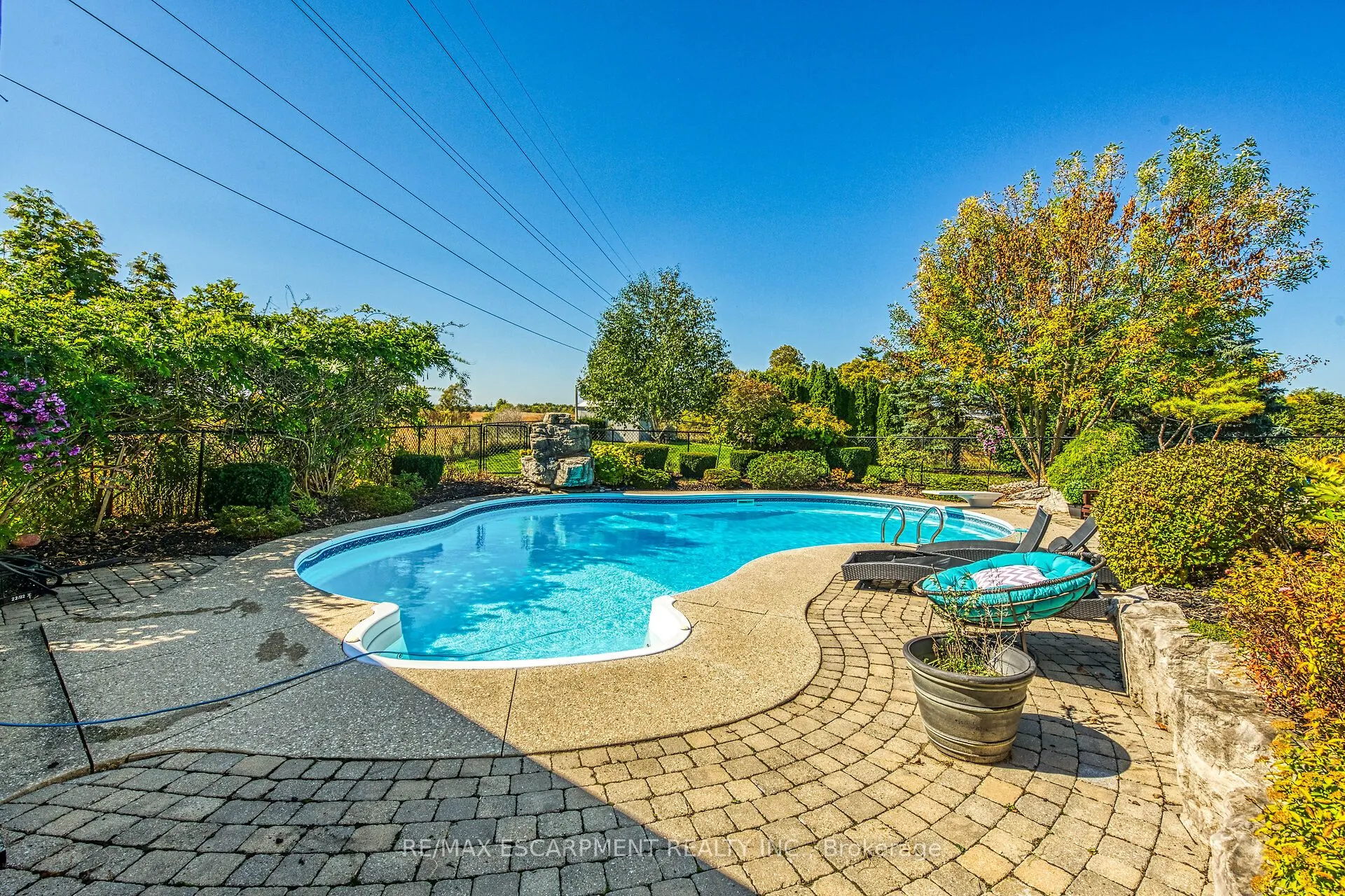 8 Blackburn Court