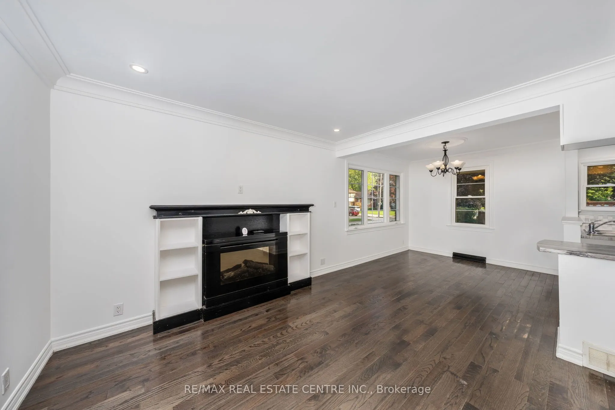601 Hollywood Place