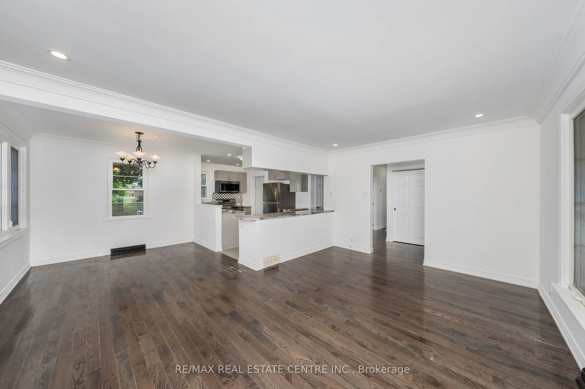 601 Hollywood Place