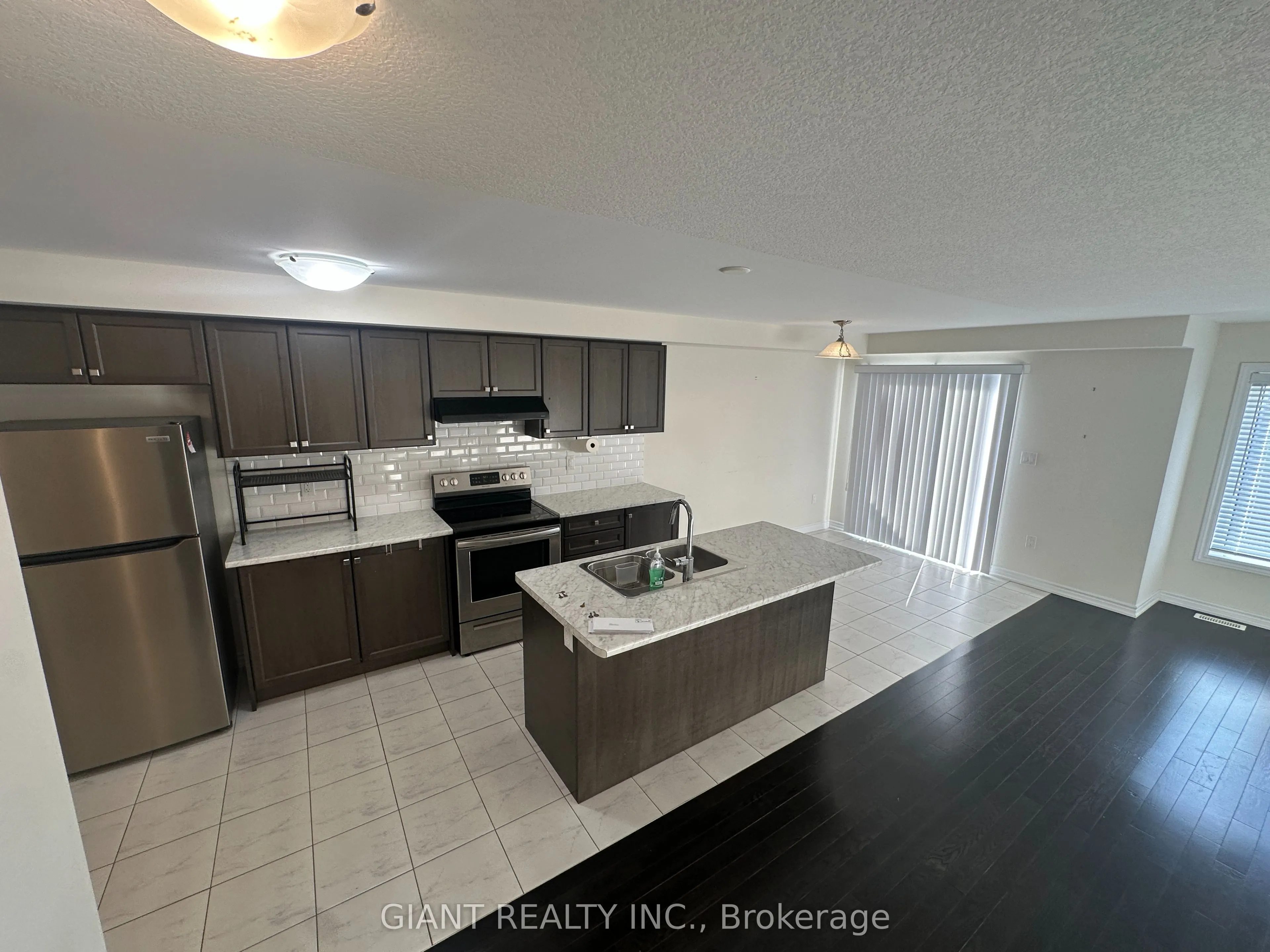90 Esther Crescent