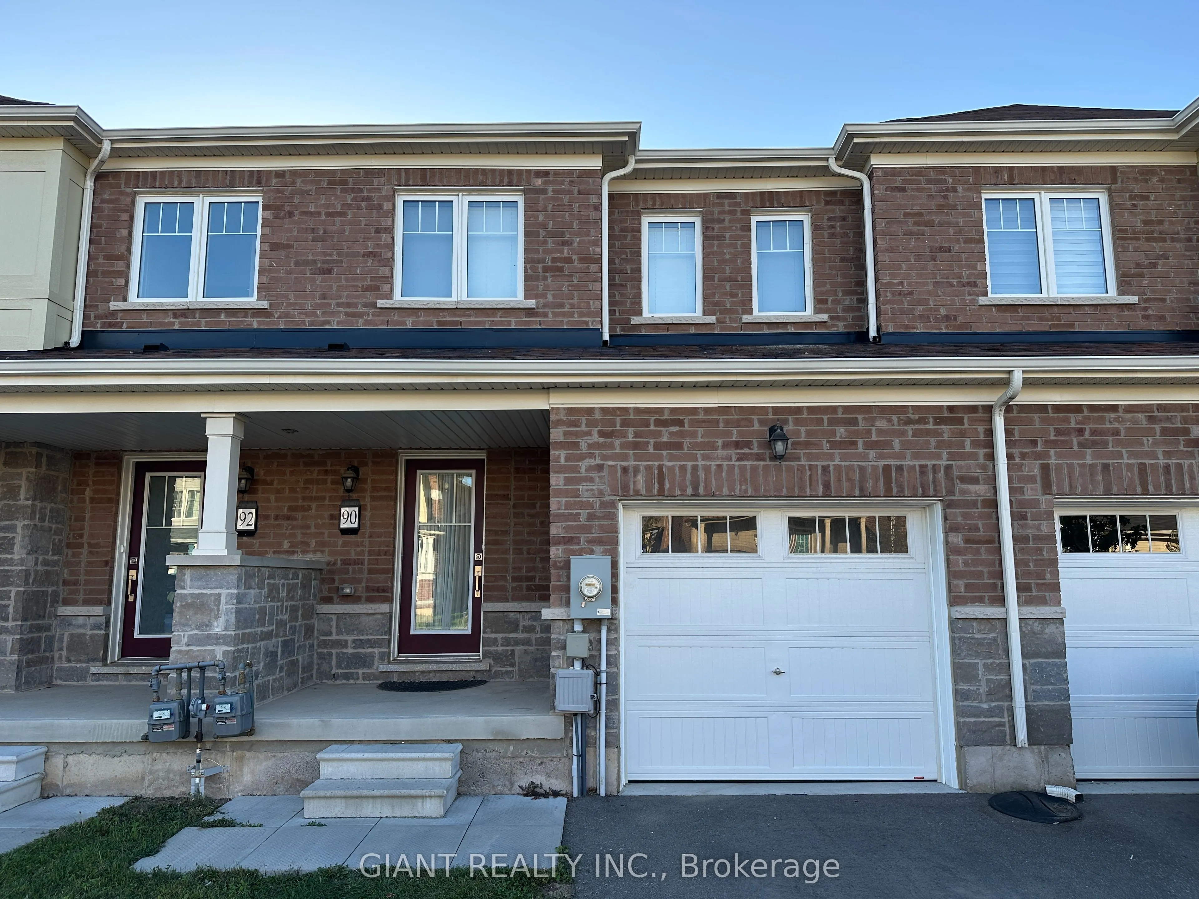 90 Esther Crescent