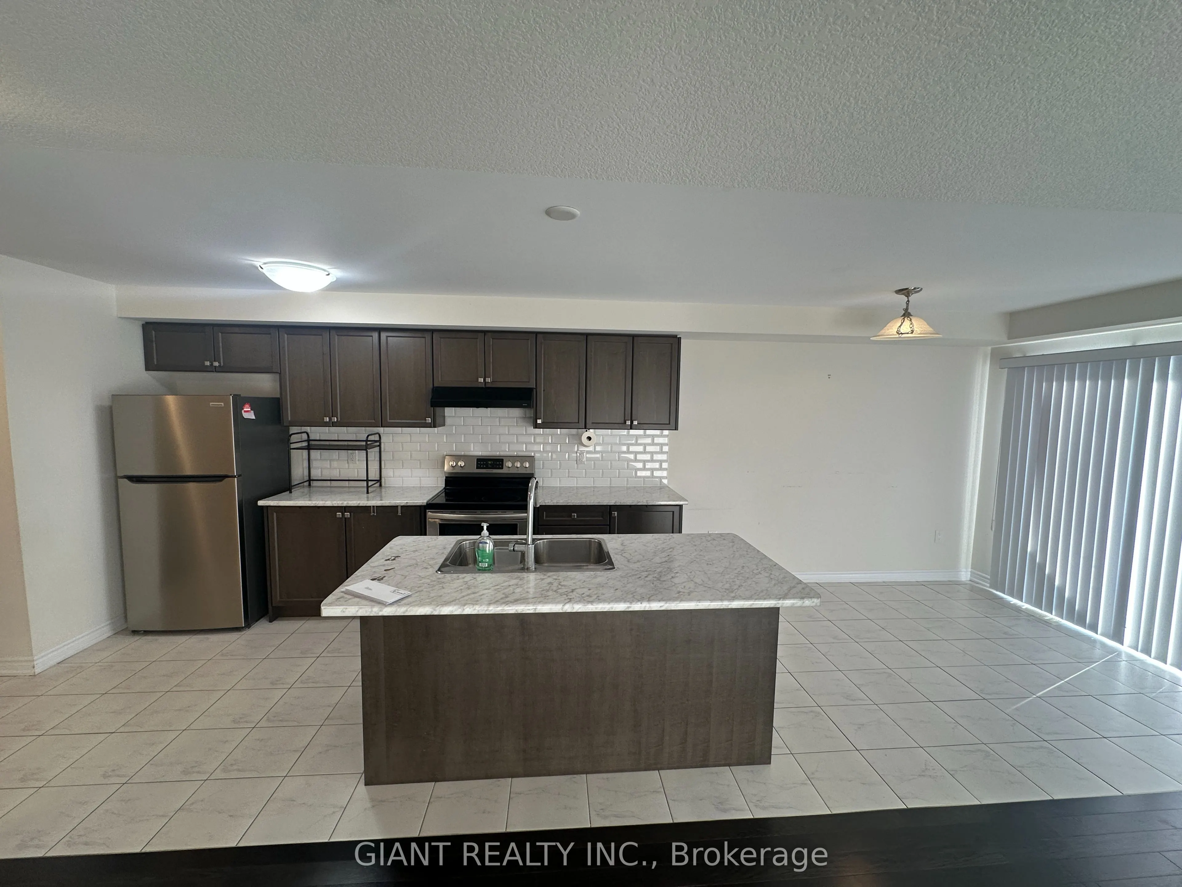 90 Esther Crescent