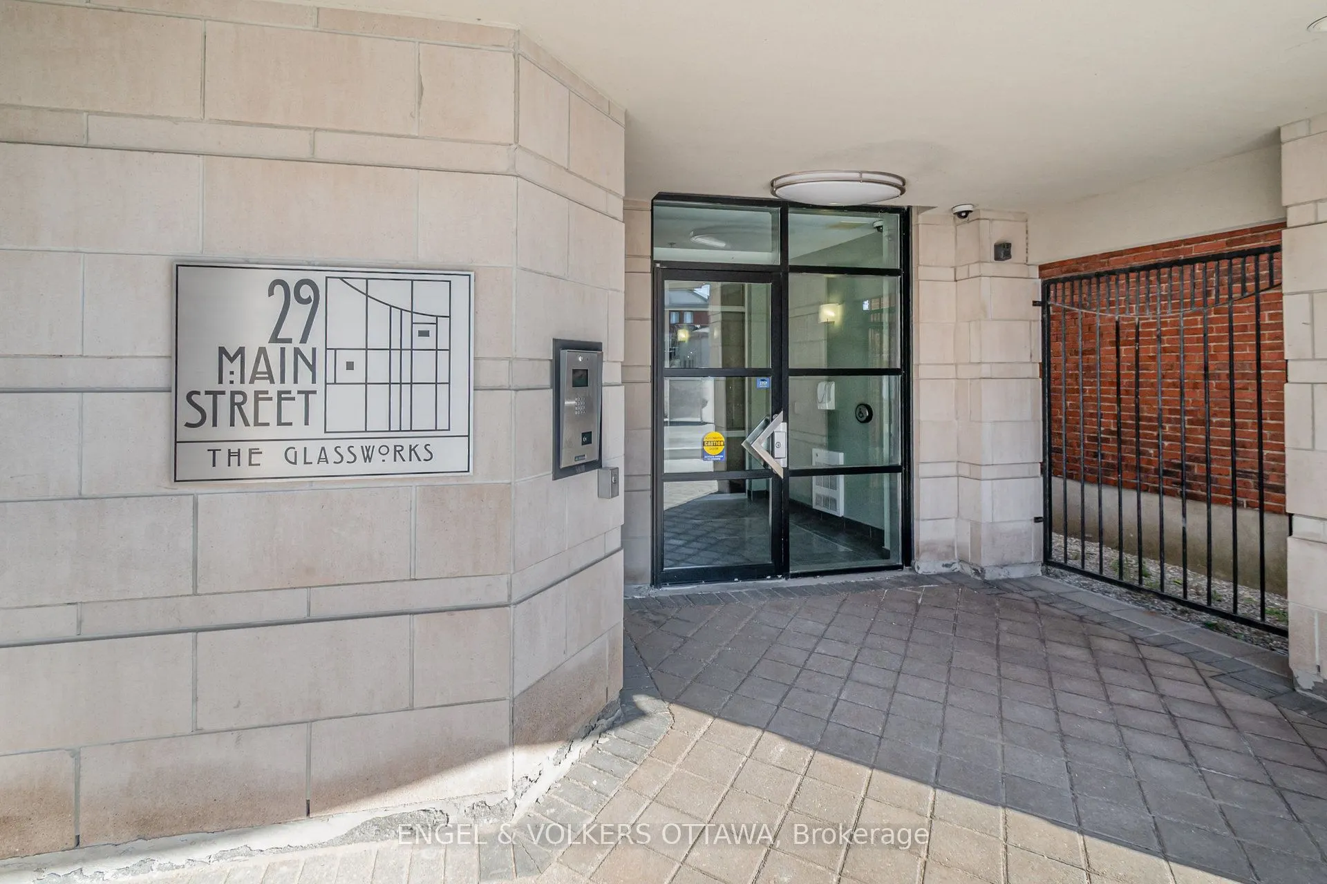 29 Main Street, #301