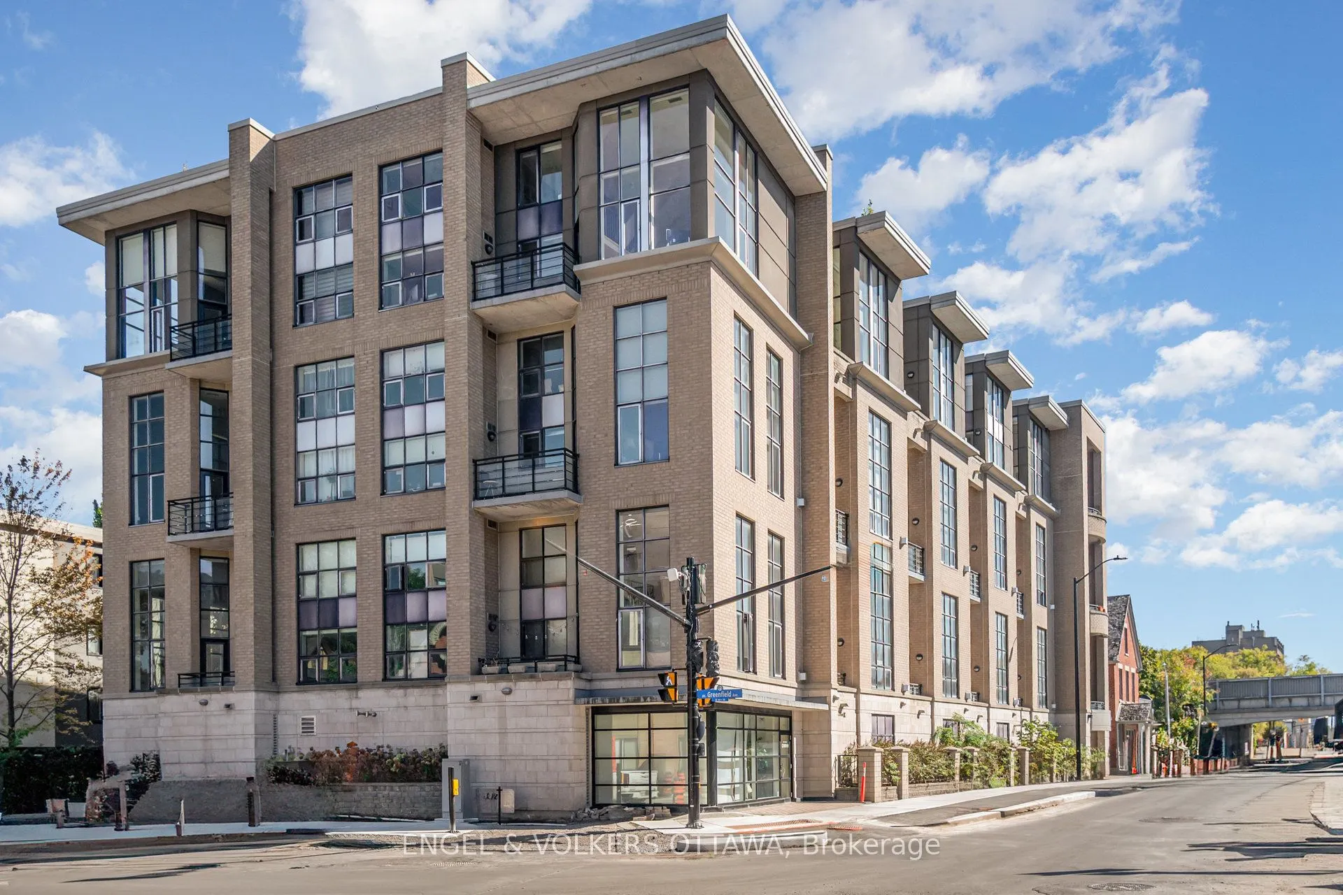 29 Main Street, #301
