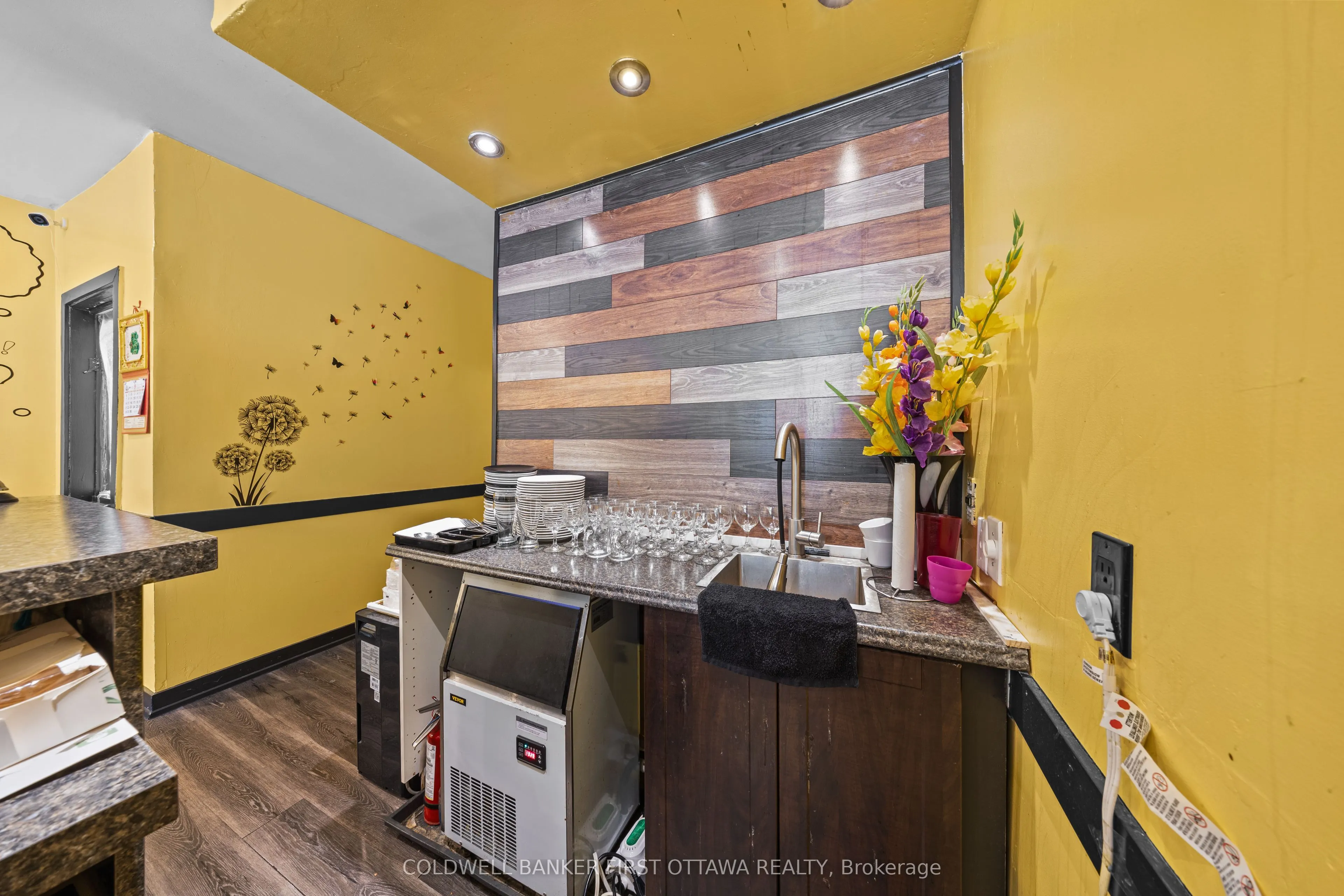 121 Preston Street W