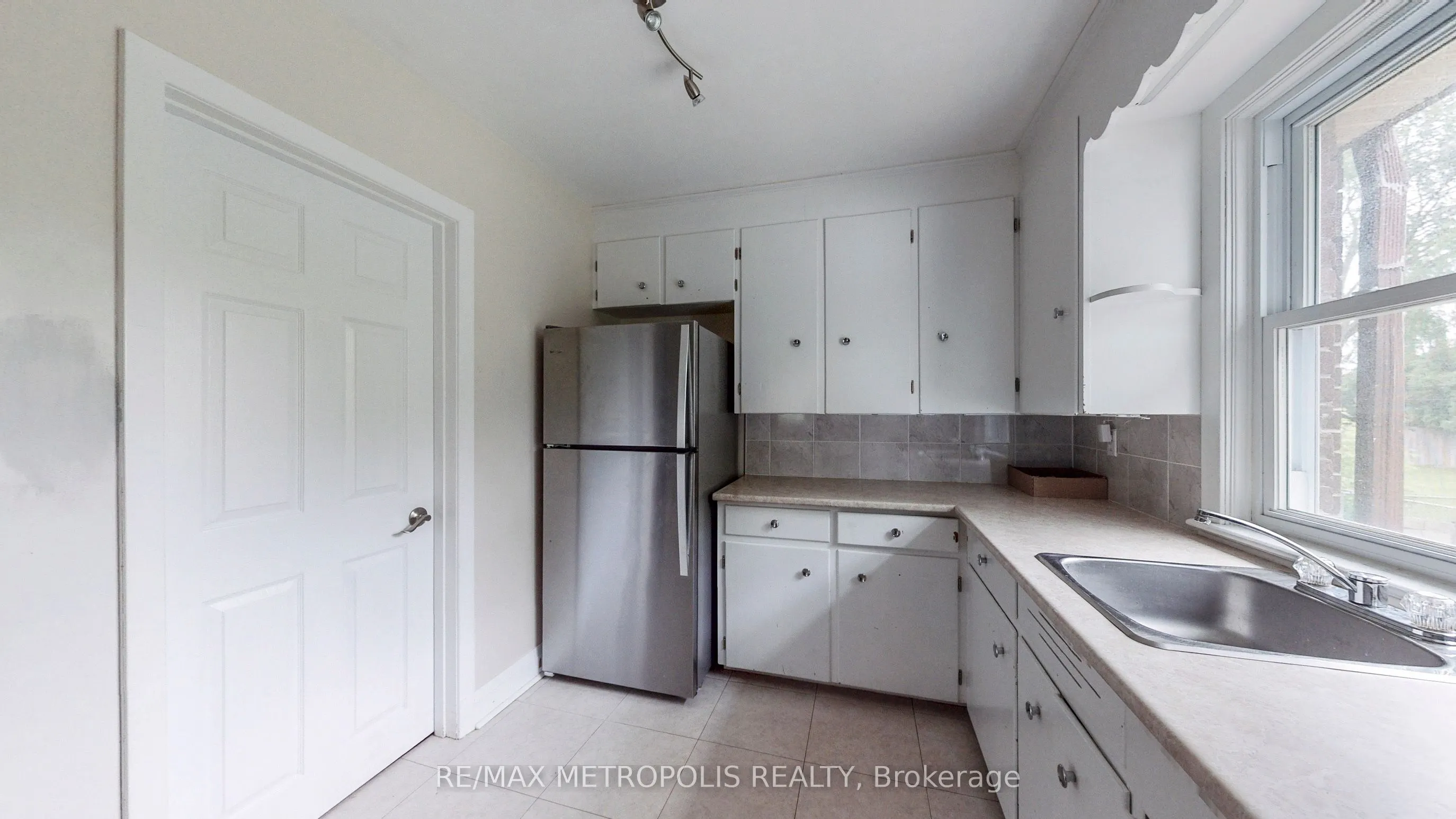 1020 Brewer Street, #Main