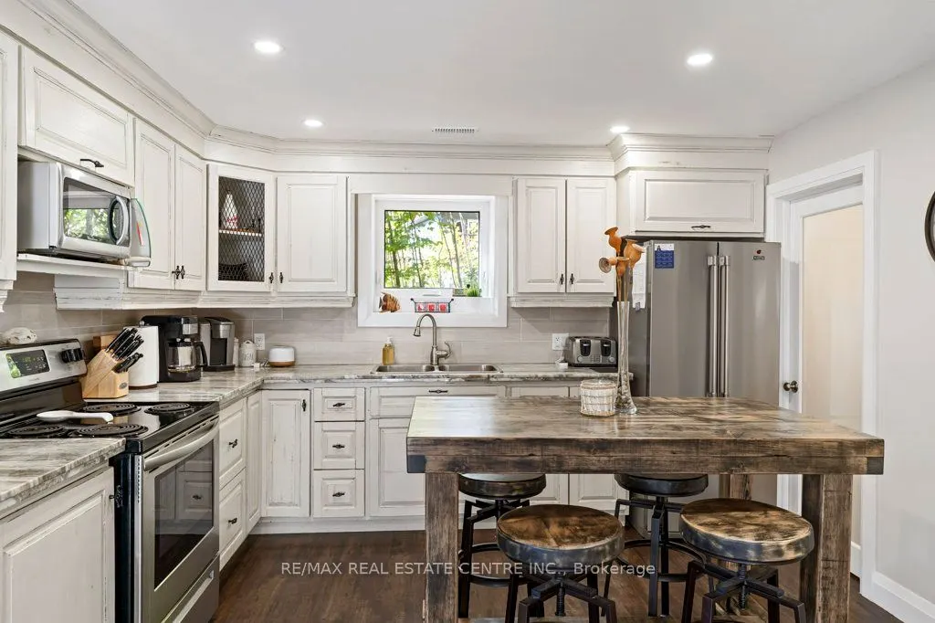8 15th Avenue