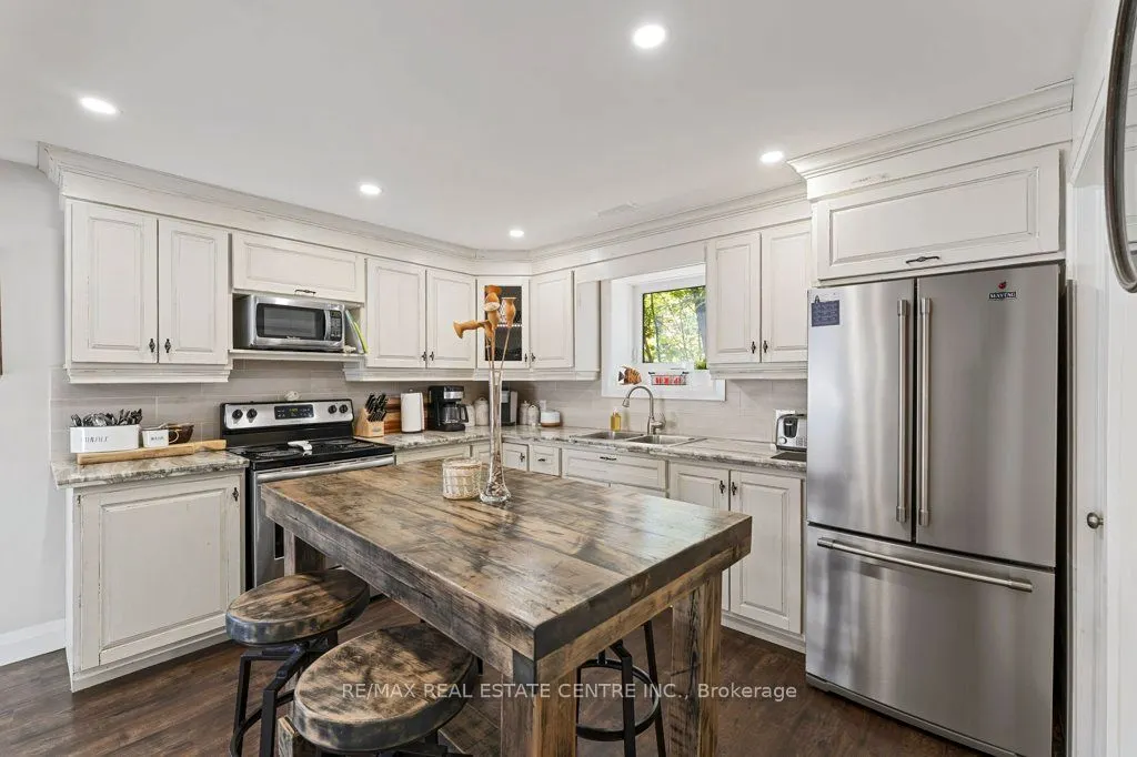 8 15th Avenue