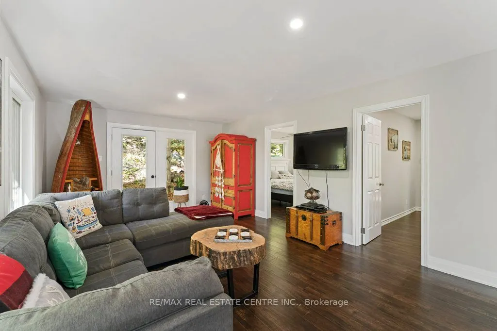 8 15th Avenue