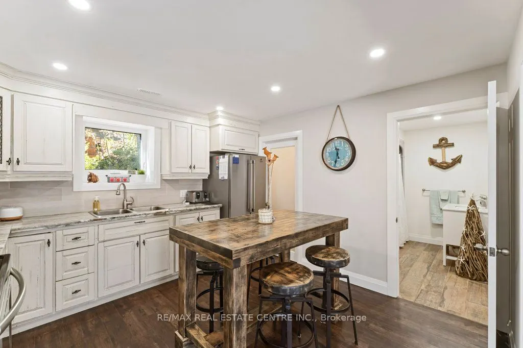 8 15th Avenue