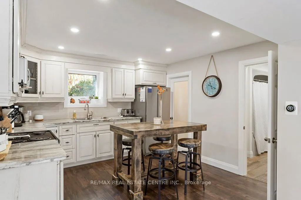 8 15th Avenue