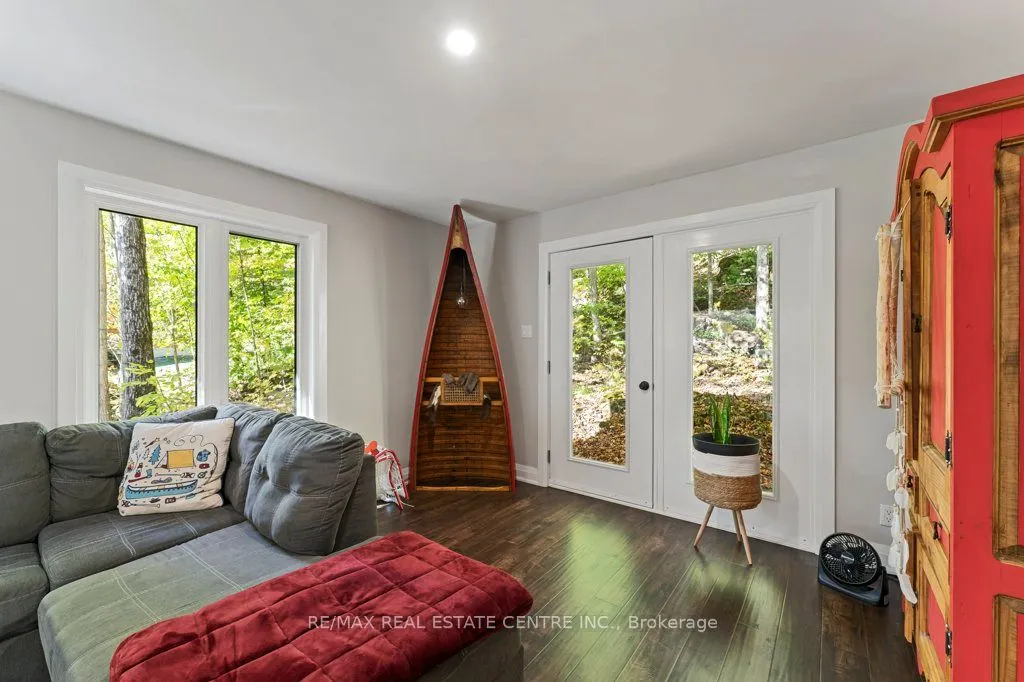 8 15th Avenue