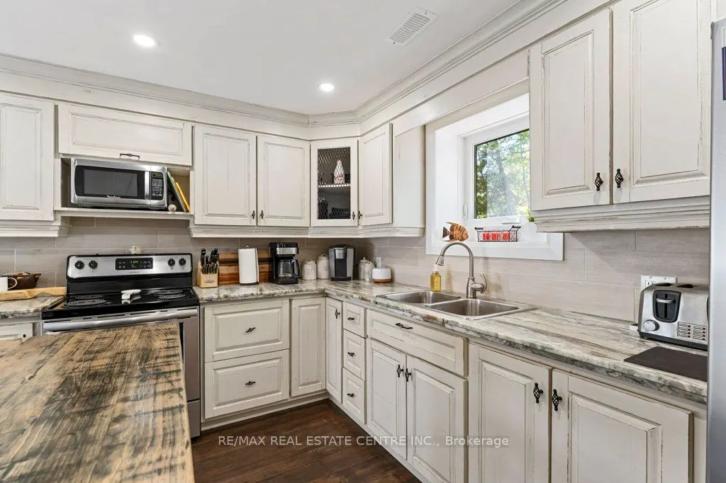 8 15th Avenue