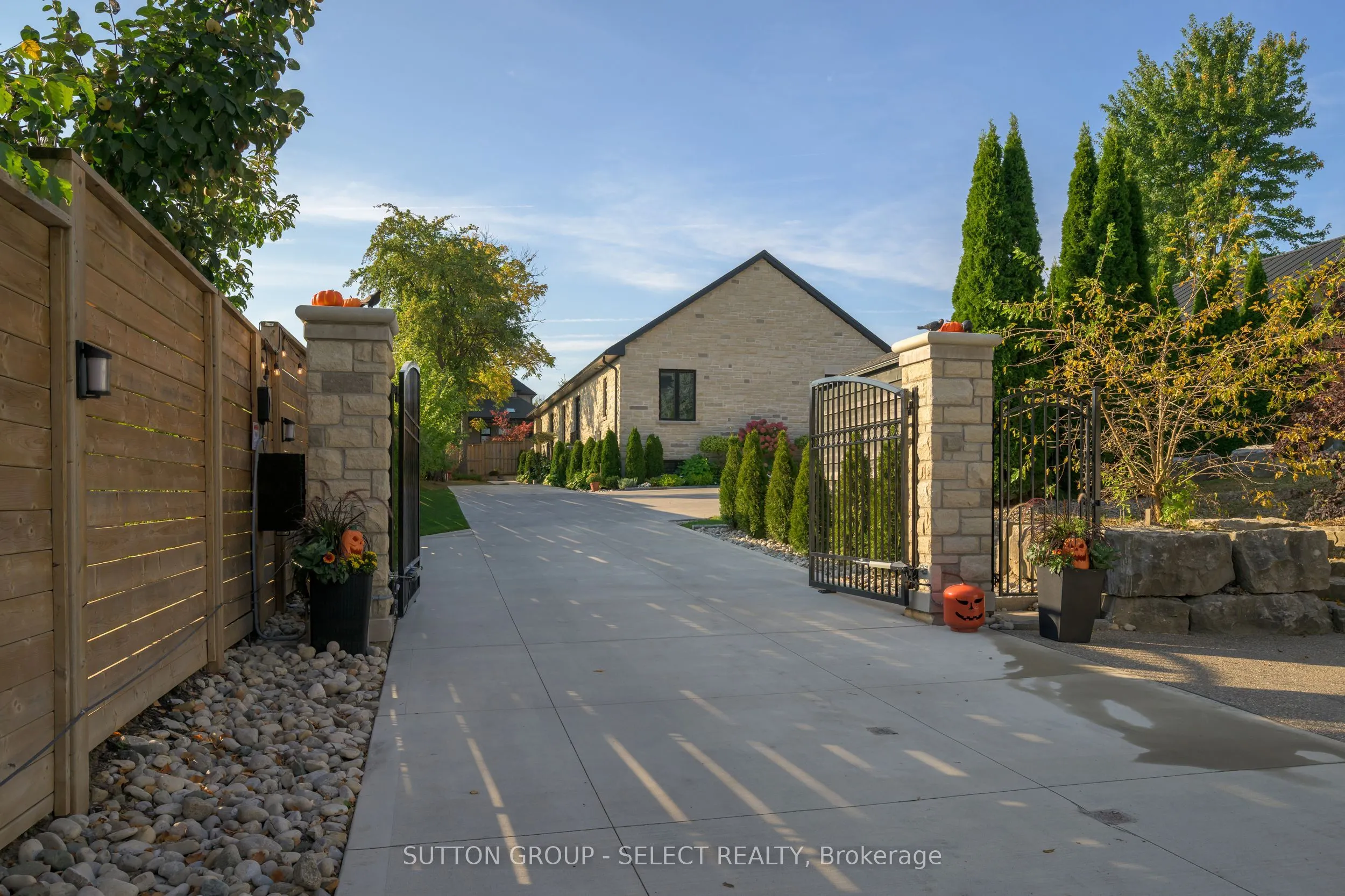 185 Commissioners Road E