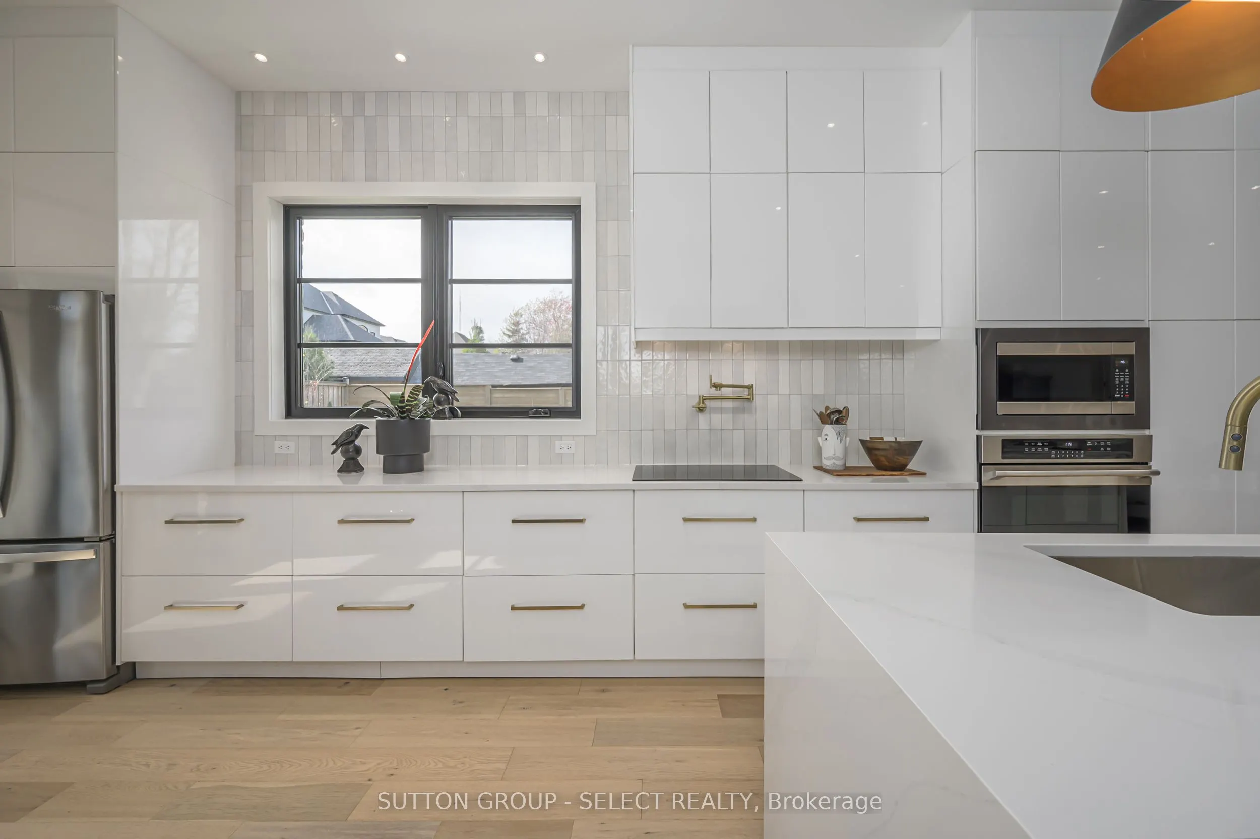 185 Commissioners Road E