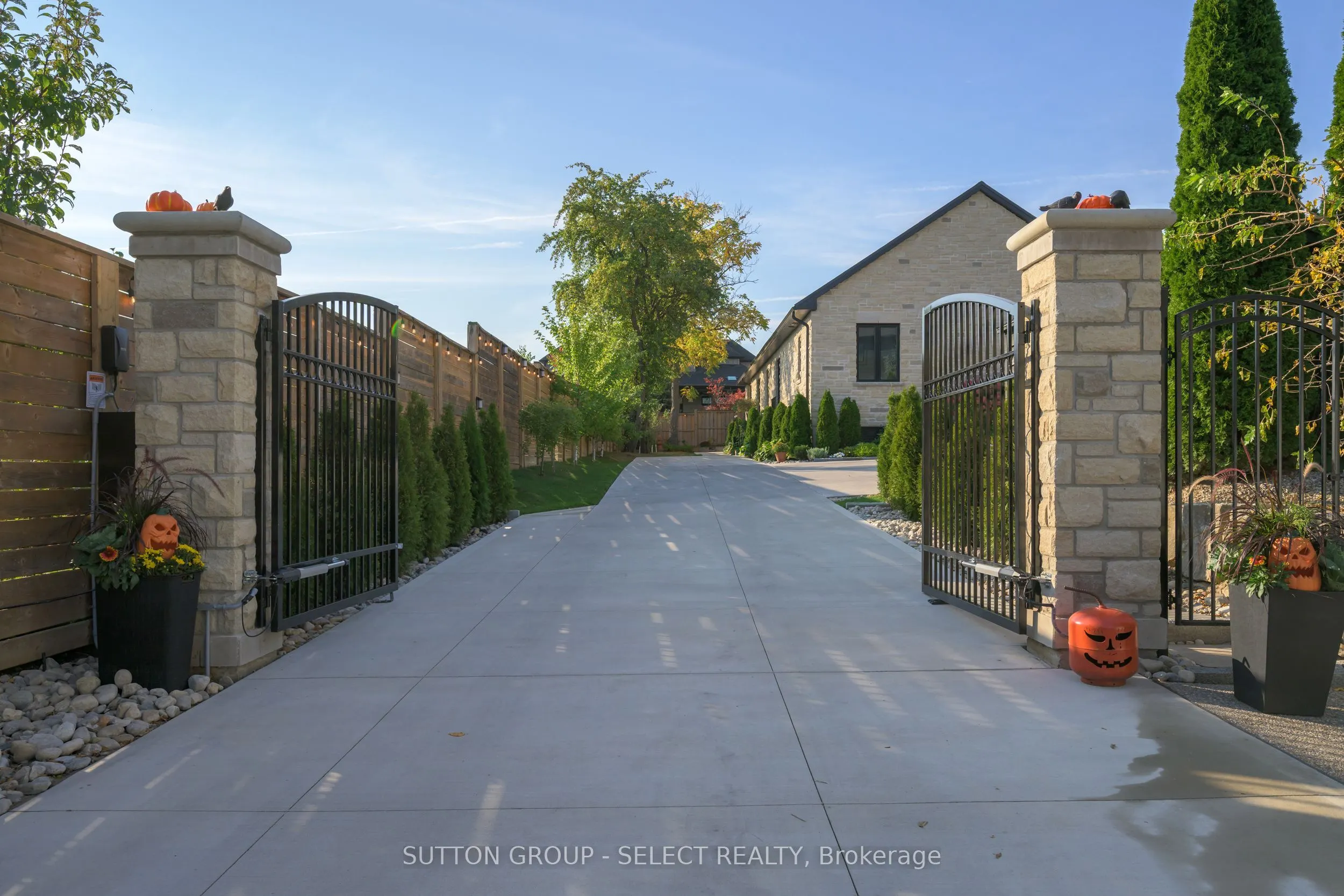 185 Commissioners Road E