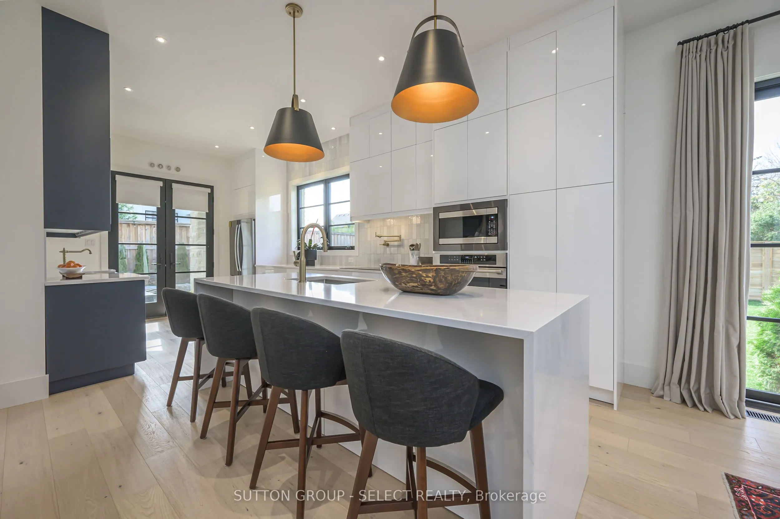 185 Commissioners Road E