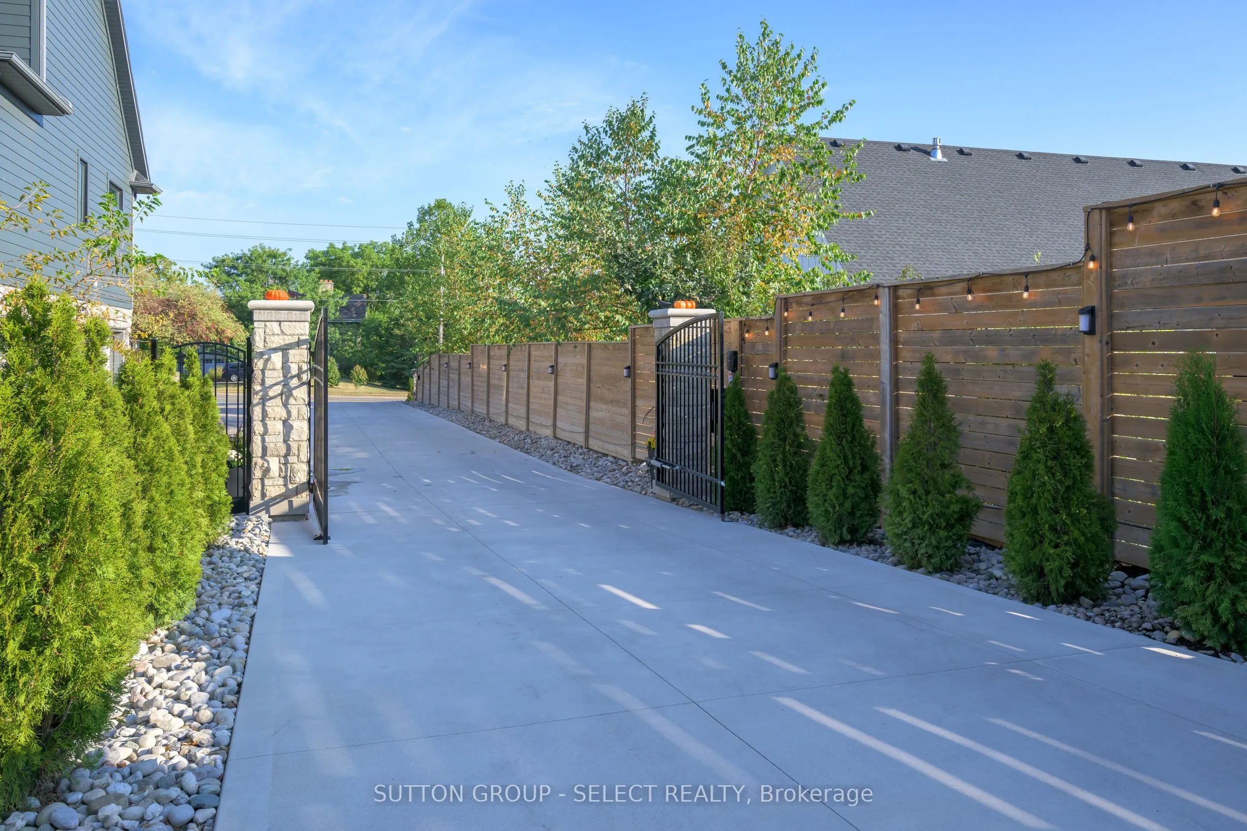 185 Commissioners Road E
