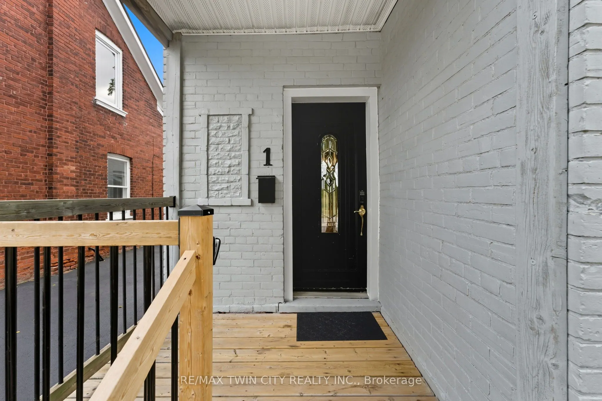 1 Ontario Street