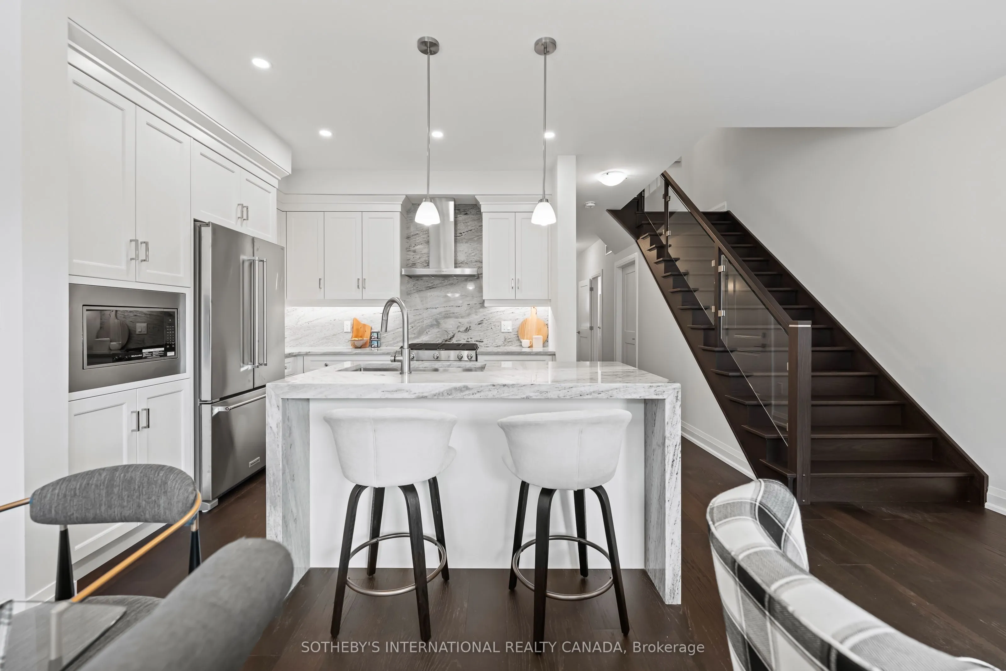 675 Victoria Road N, #23