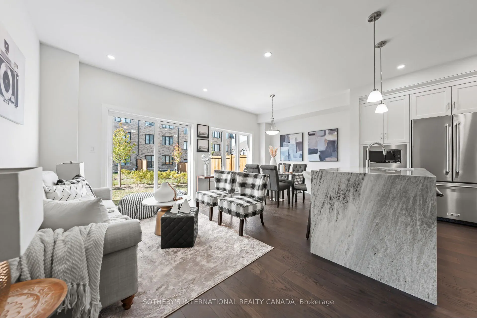 675 Victoria Road N, #23