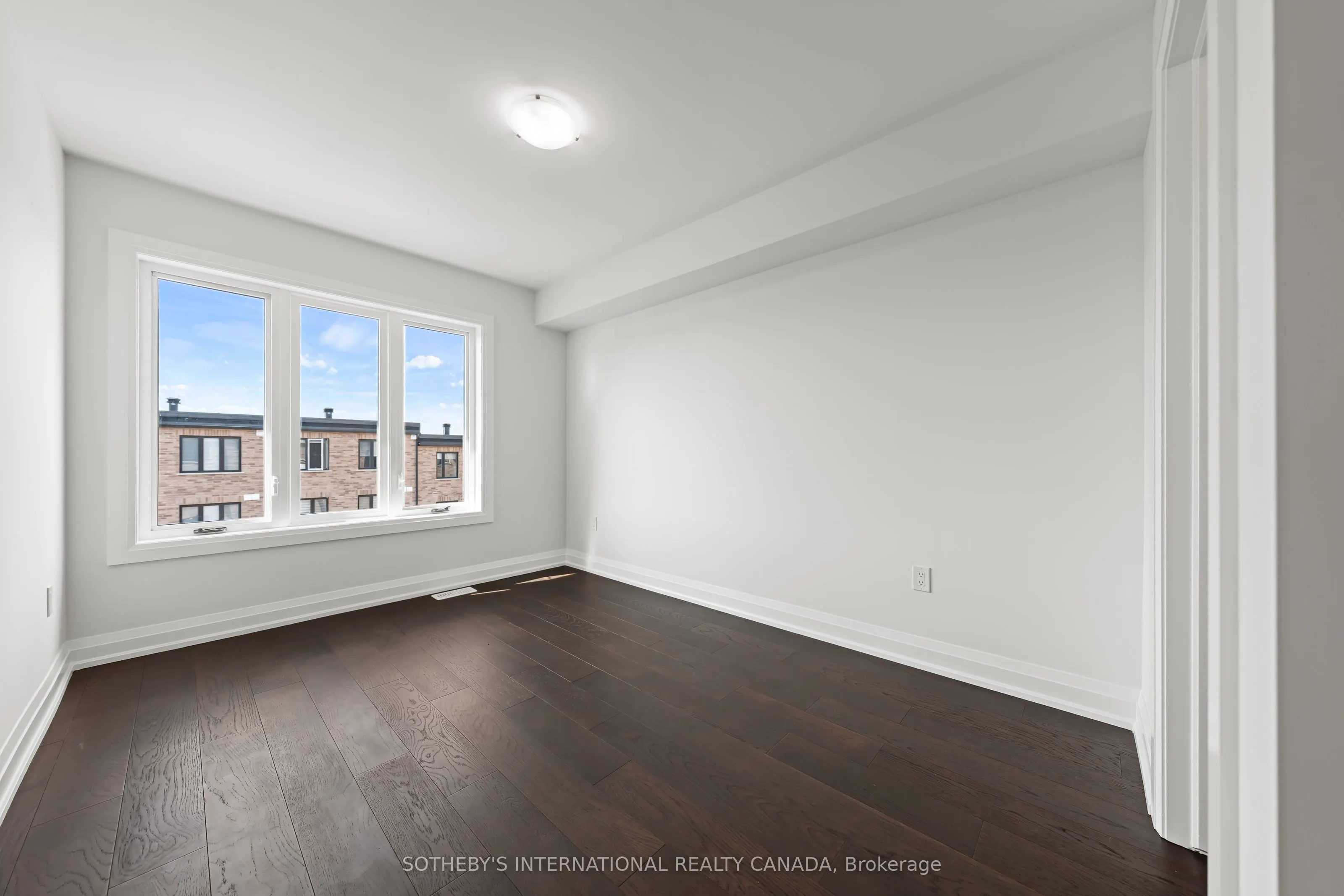 675 Victoria Road N, #23