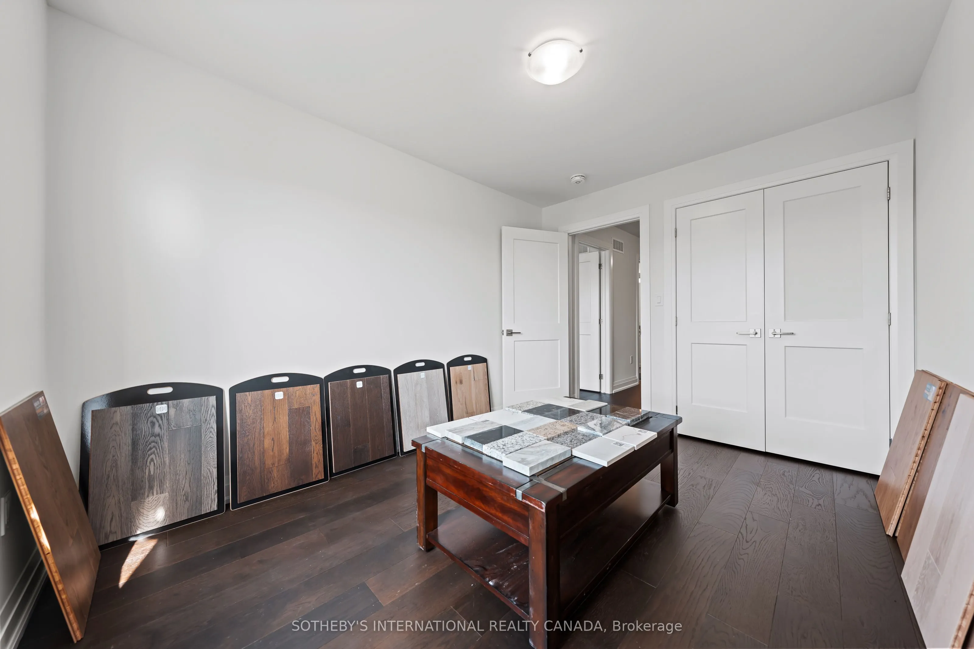 675 Victoria Road N, #23