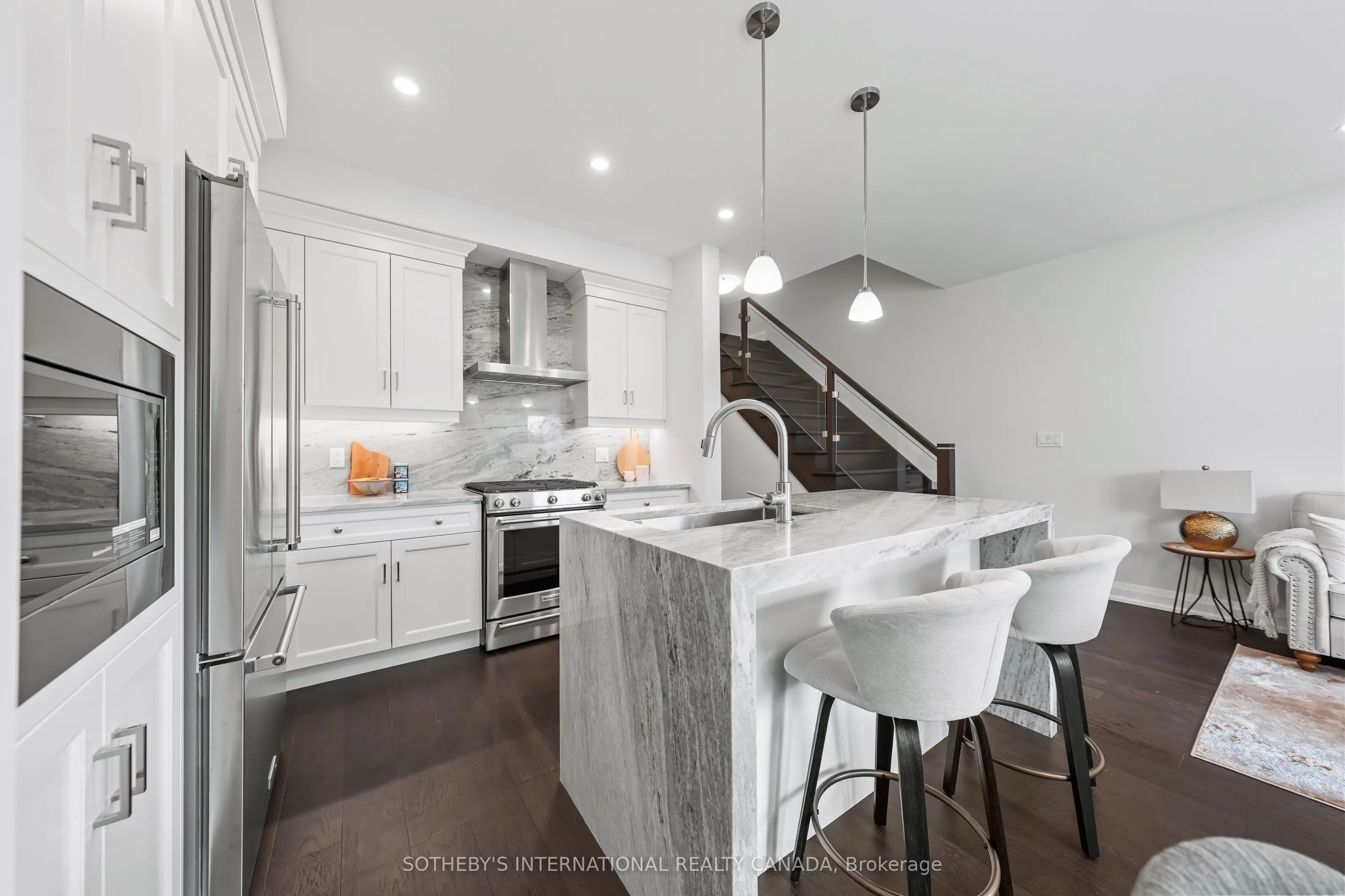 675 Victoria Road N, #23