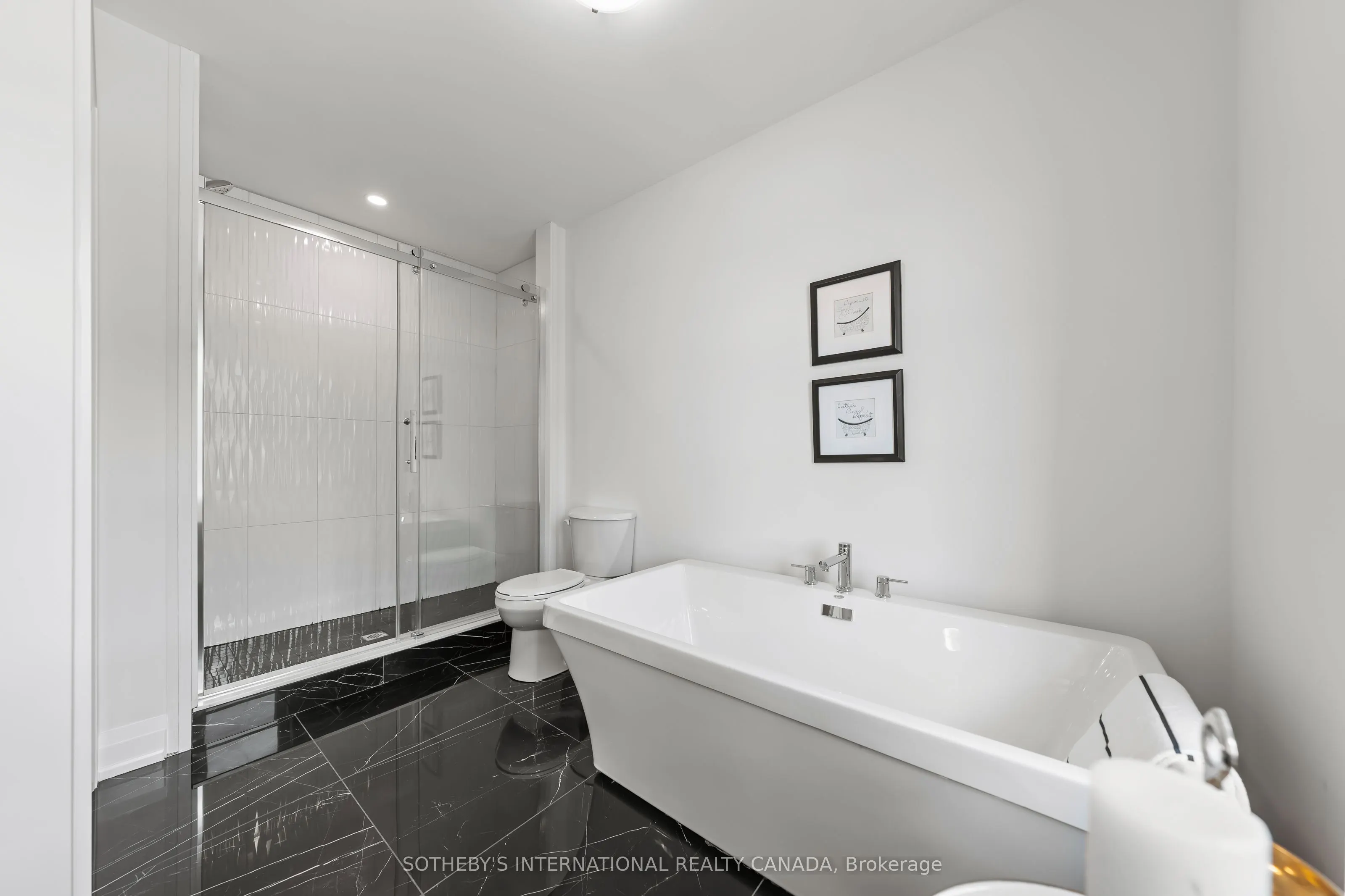 675 Victoria Road N, #23