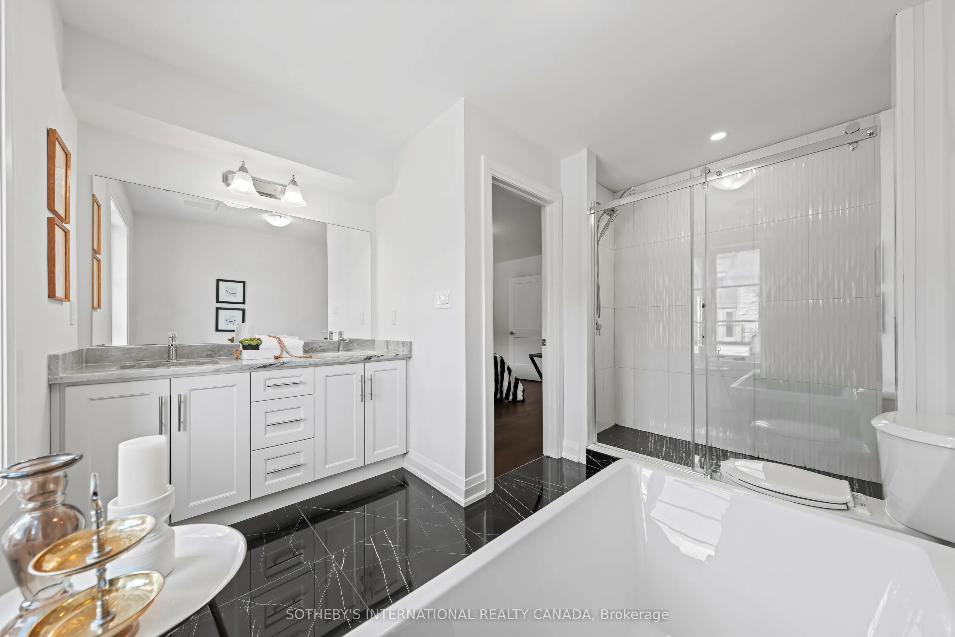 675 Victoria Road N, #23