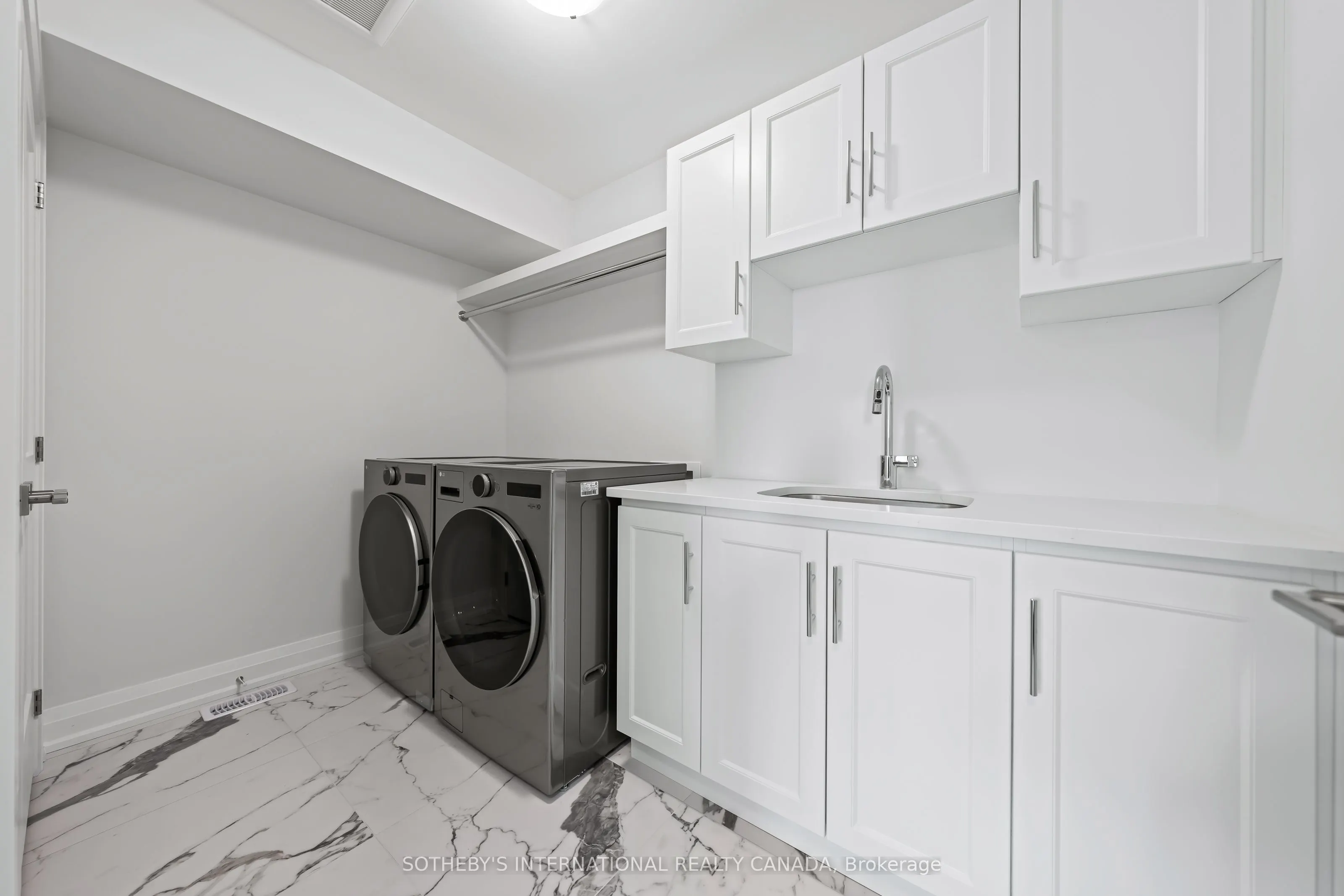 675 Victoria Road N, #23