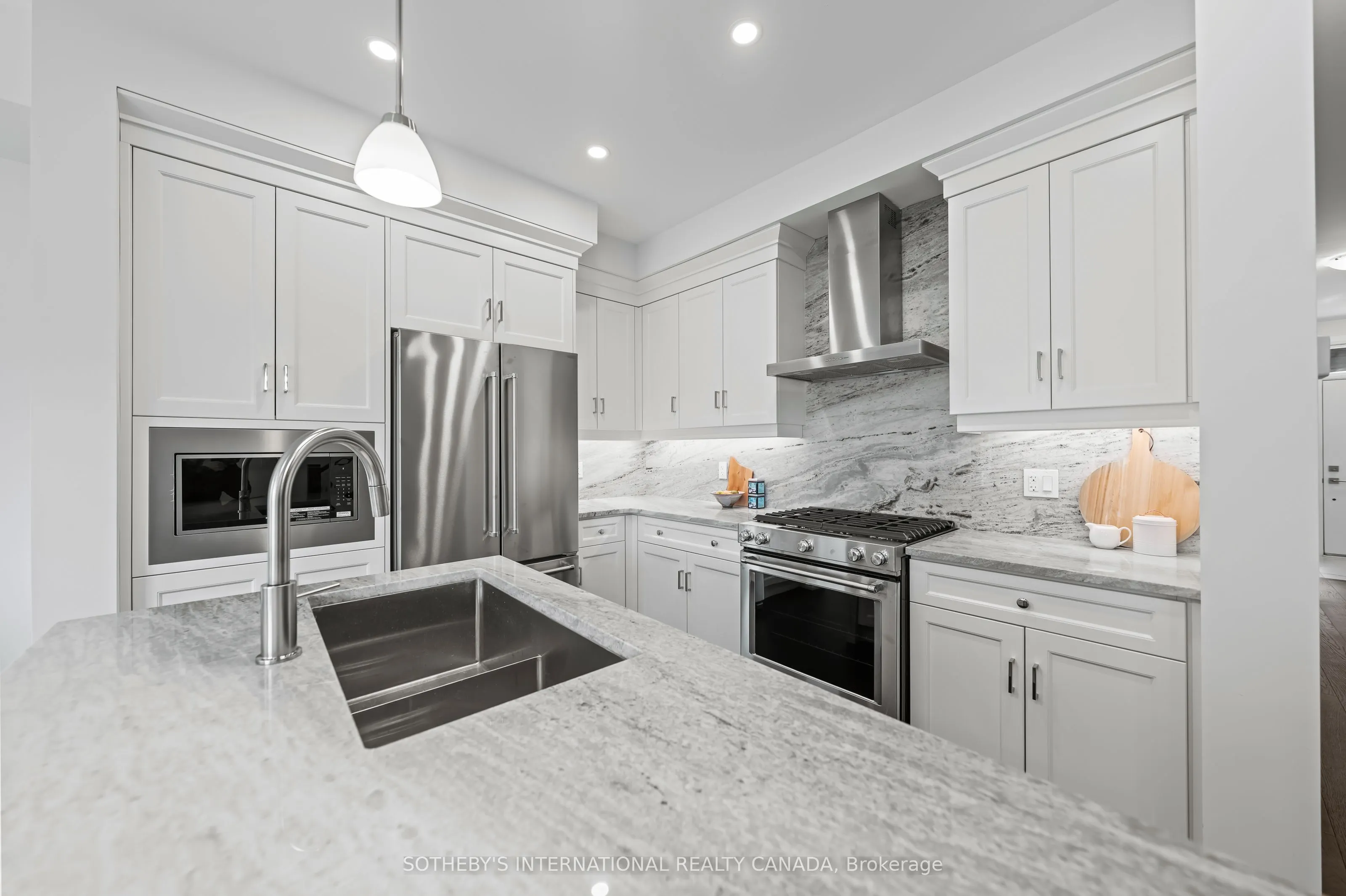 675 Victoria Road N, #23
