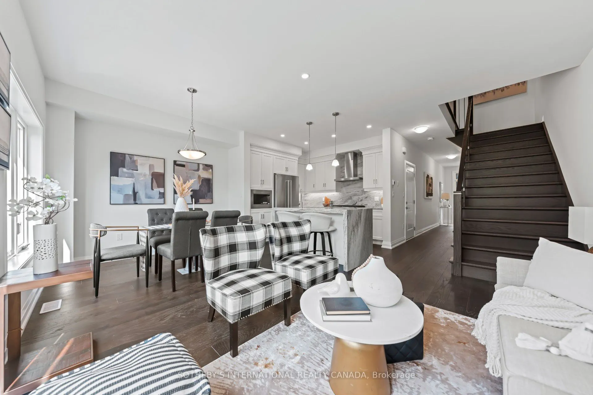 675 Victoria Road N, #23