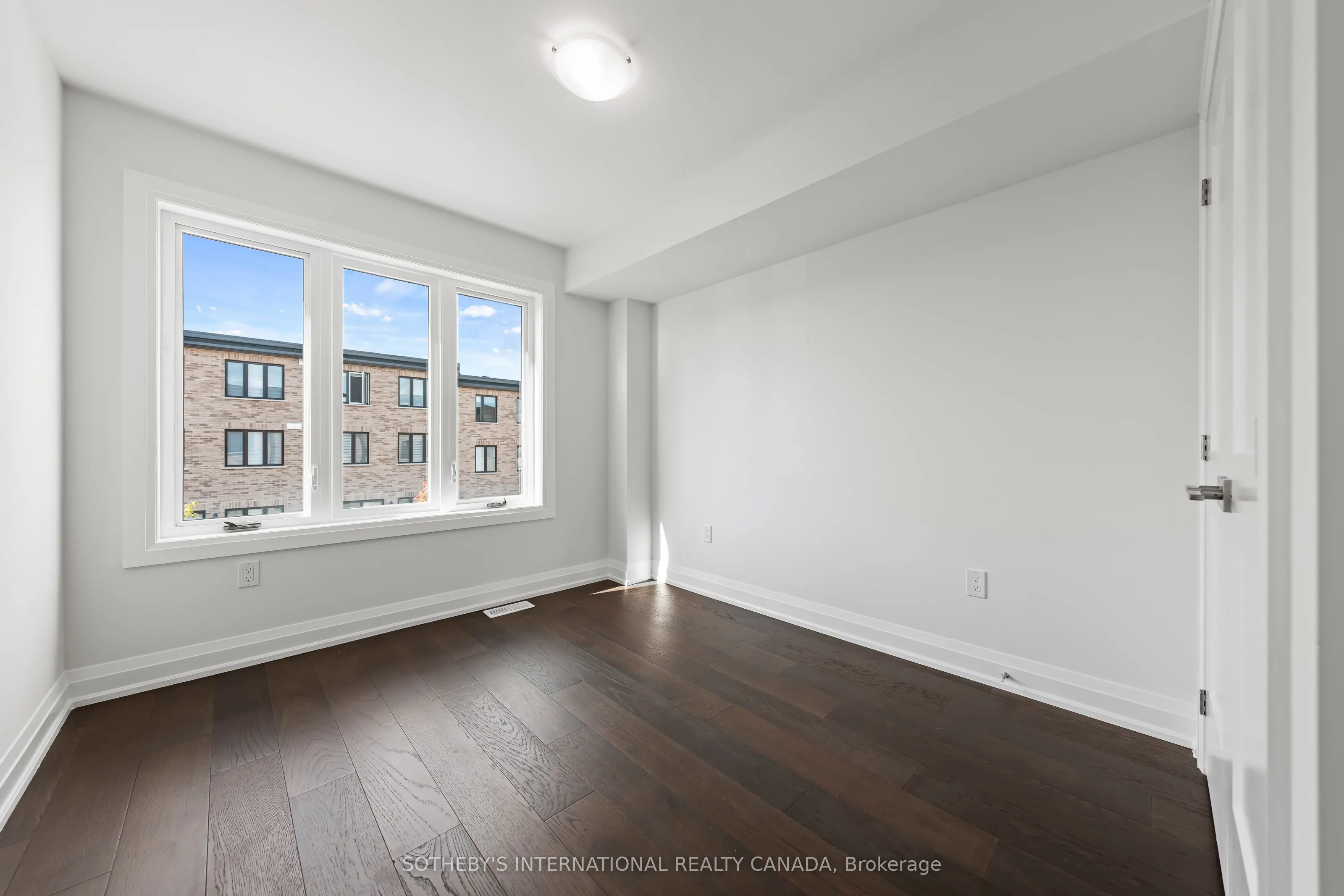675 Victoria Road N, #23