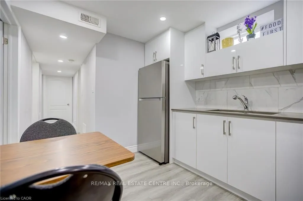 21 Sandsprings Crescent, #(Basement)