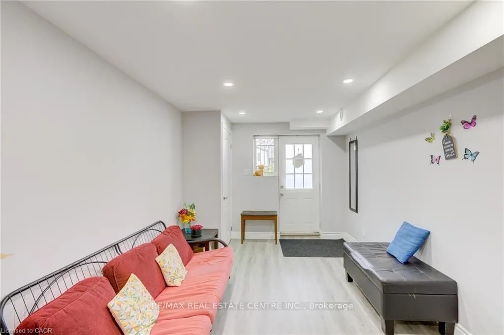 21 Sandsprings Crescent, #(Basement)